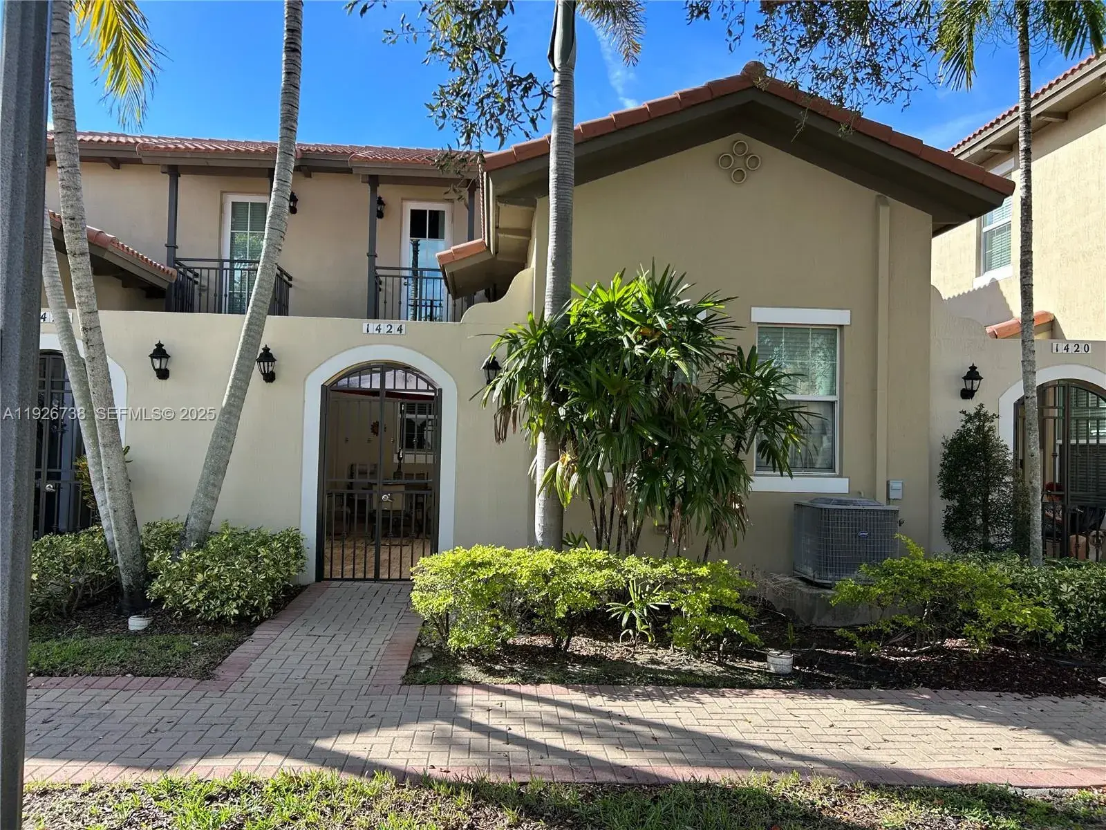 3 bedroom 3 bath Residential for sale at 1424 SW 147th Ave, Pembroke Pines FL 33027
