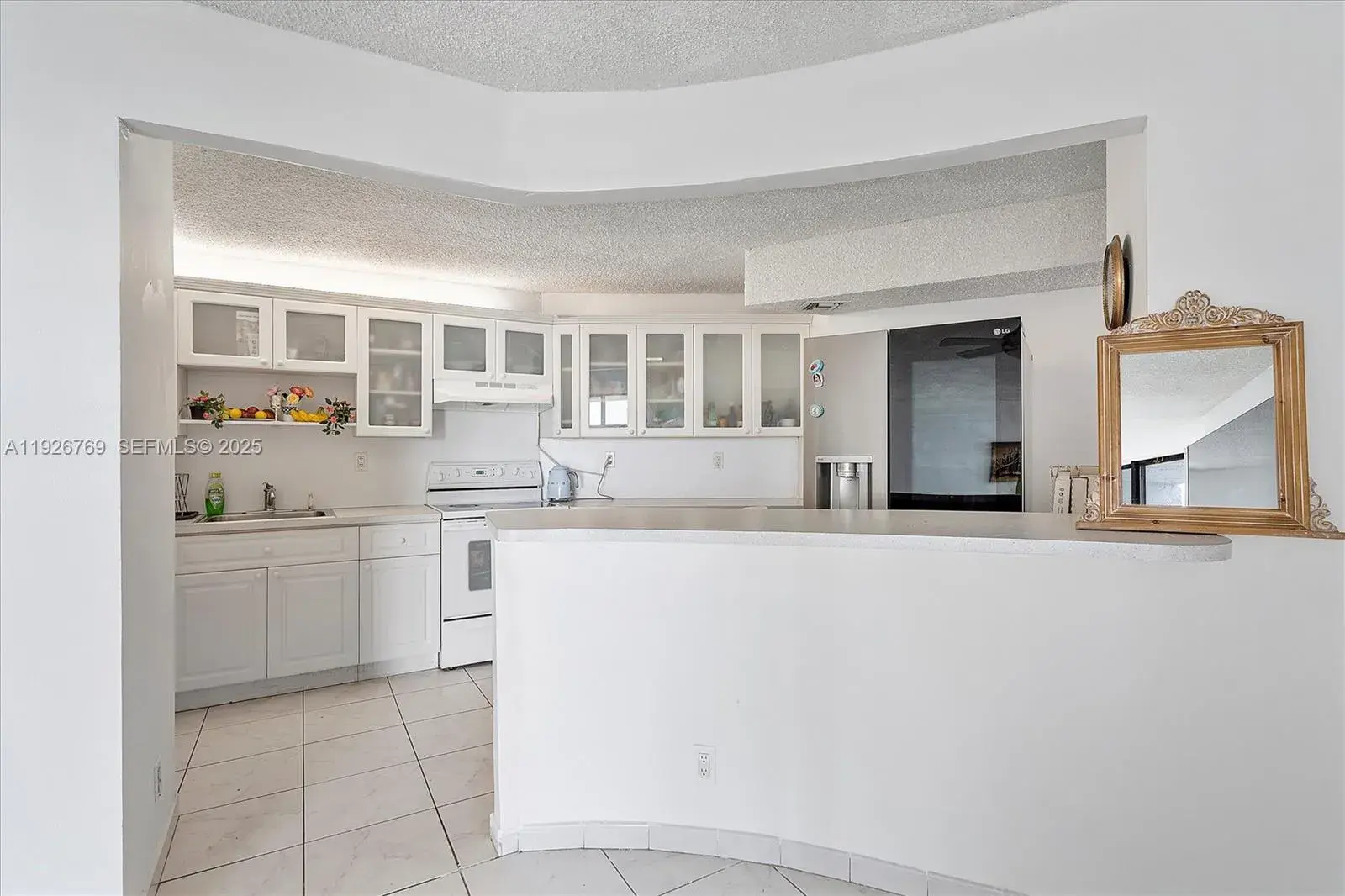 600 Parkview Dr # 611, Hallandale Beach FL 33009