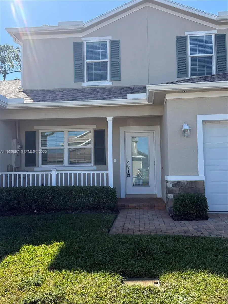 3 bedroom 2 bath Residential for sale at 977 NE Trailside Run, Port St. Lucie FL 34983