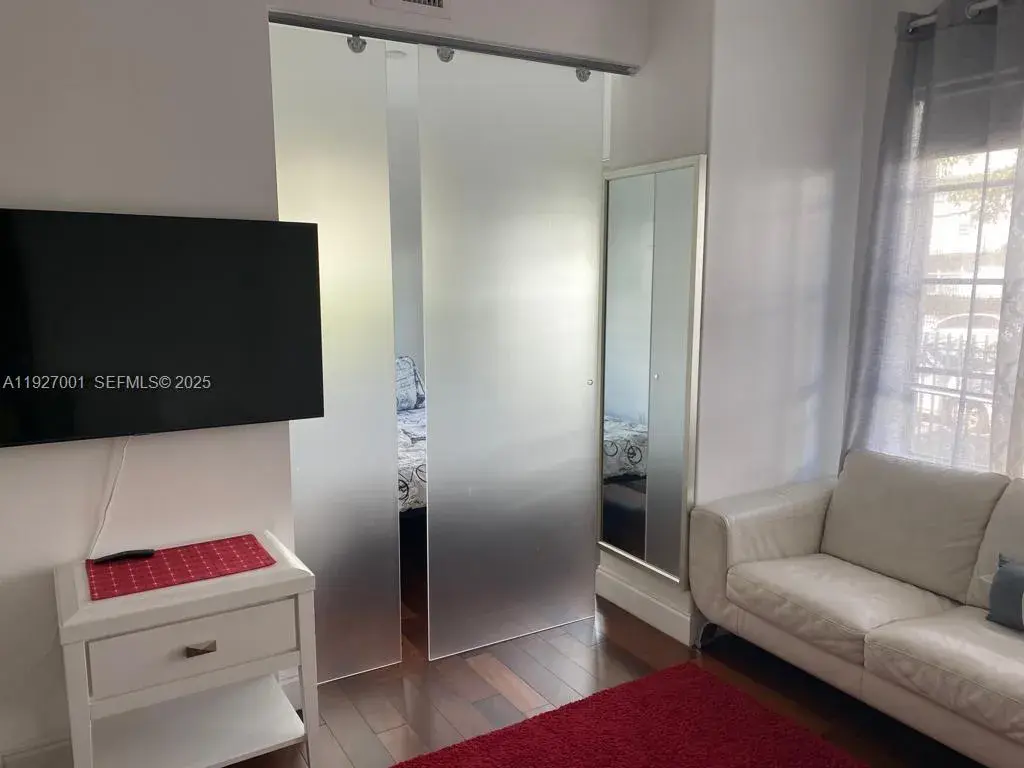 526 15 ST # 2, Miami Beach FL 33139