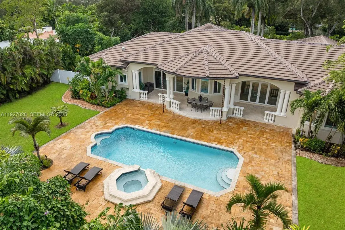 6890 SW 94th St, Pinecrest FL 33156