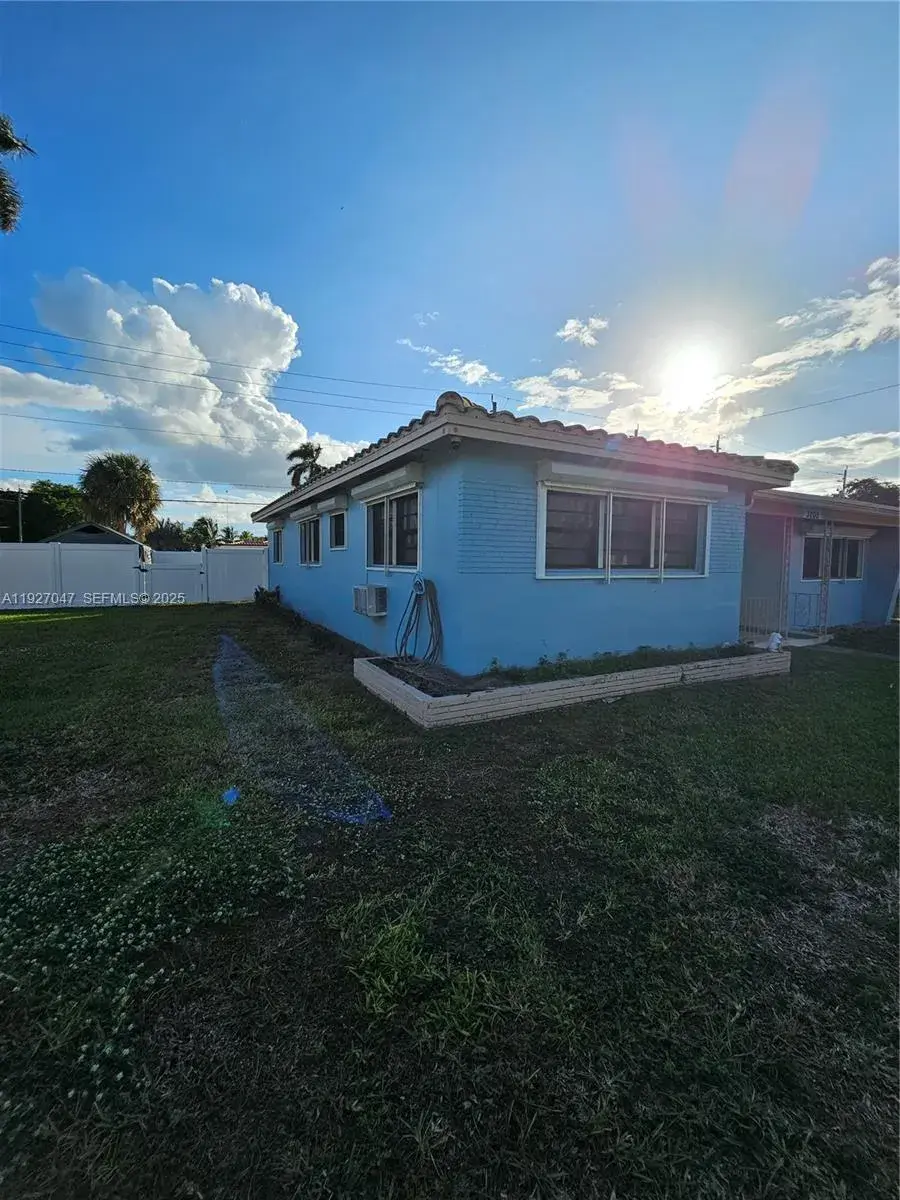 1 bath Residential Lease for rent at 3202 Pierce St # 3202, Hollywood FL 33021