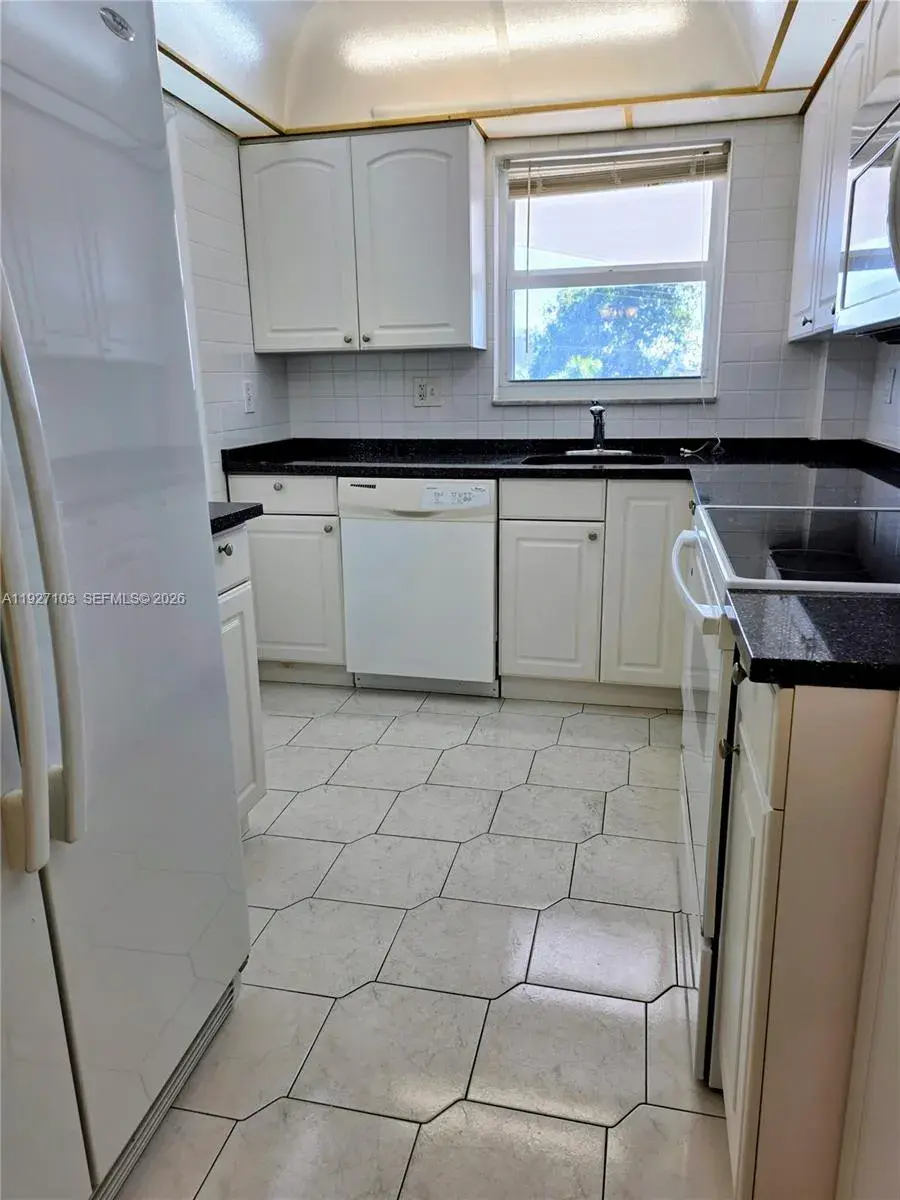 501 Blue Heron Dr # A, Hallandale Beach FL 33009
