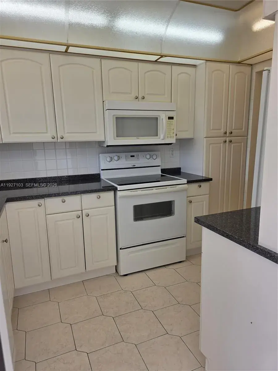 501 Blue Heron Dr # A, Hallandale Beach FL 33009
