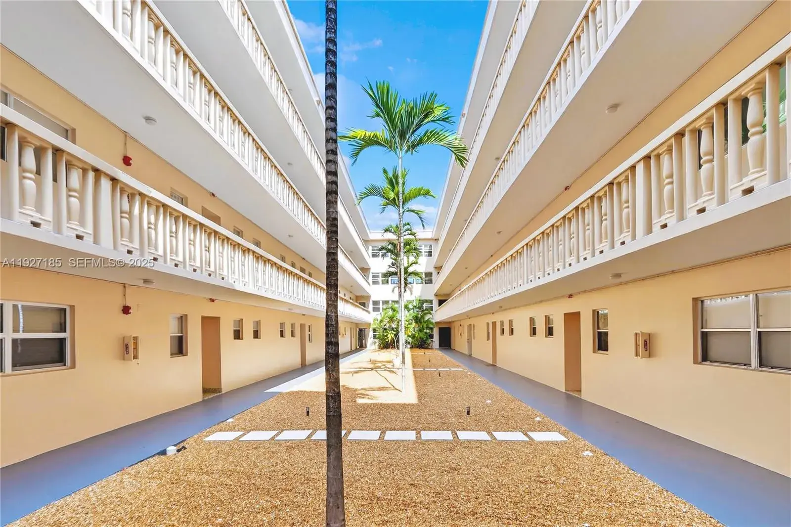 410 SE 2nd St # 111, Hallandale Beach FL 33009