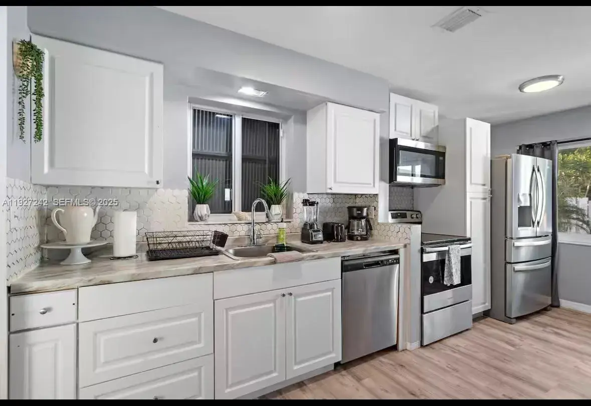 420 SE 9th Ct # 2, Fort Lauderdale FL 33316