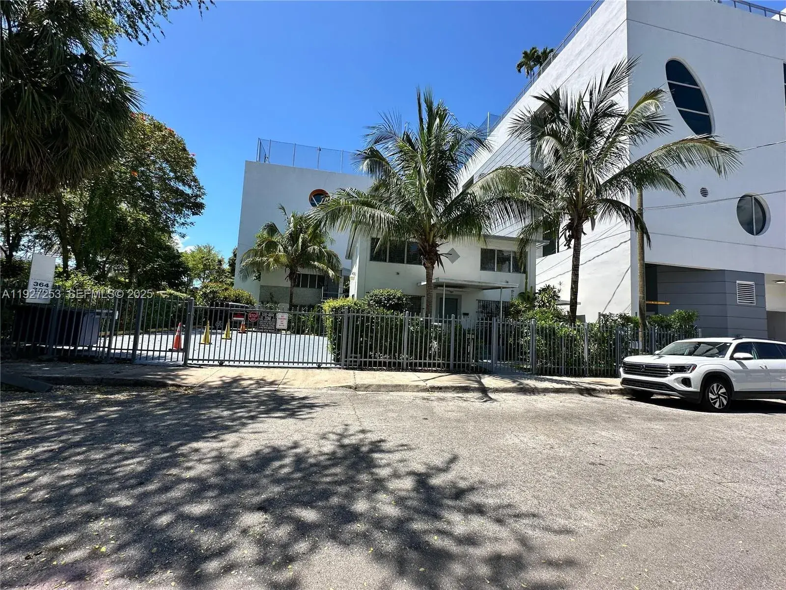 364 SW 11th St, Miami FL 33130