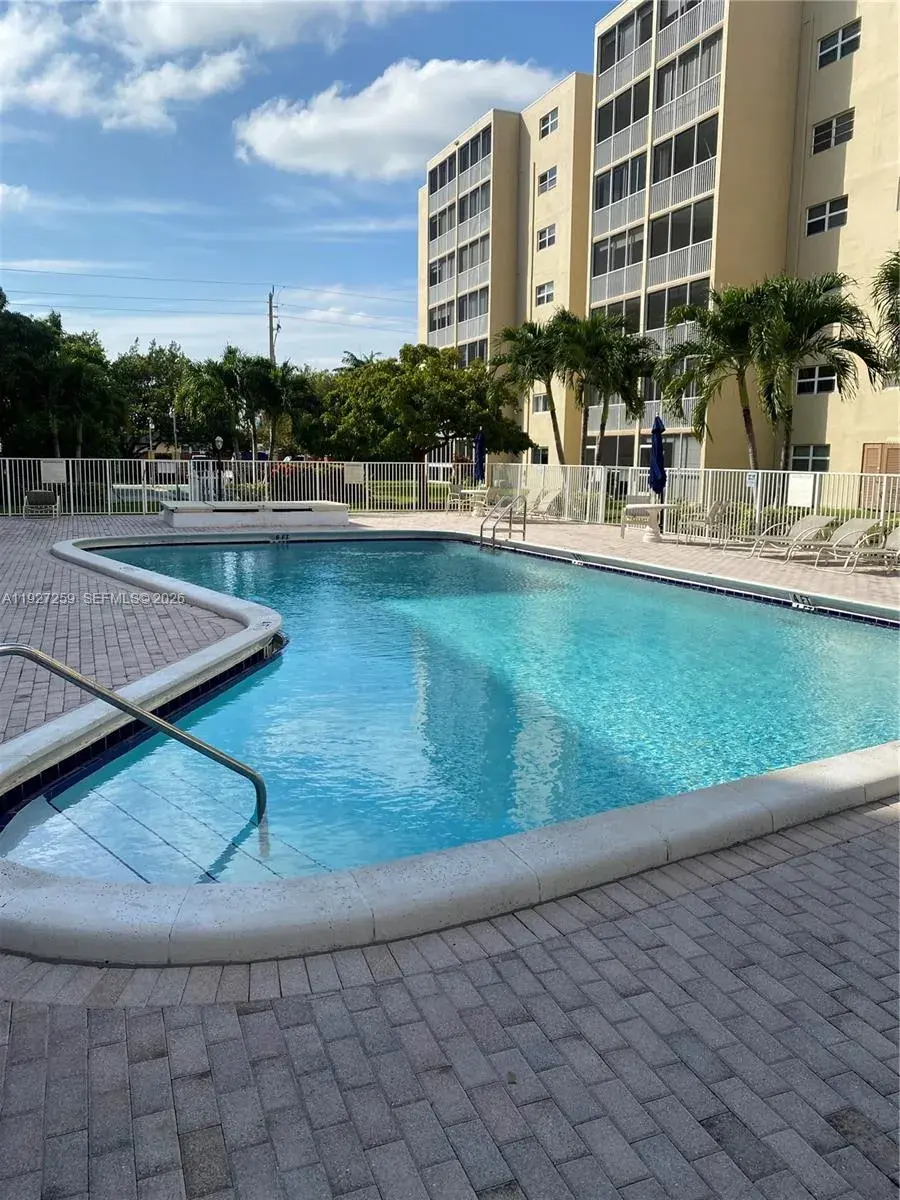610 NE 12th Ave # 308, Hallandale Beach FL 33009