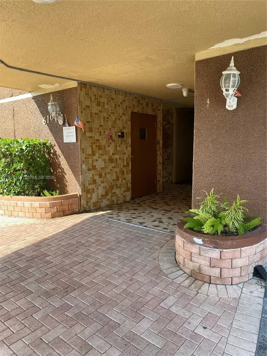 610 NE 12th Ave # 308, Hallandale Beach FL 33009