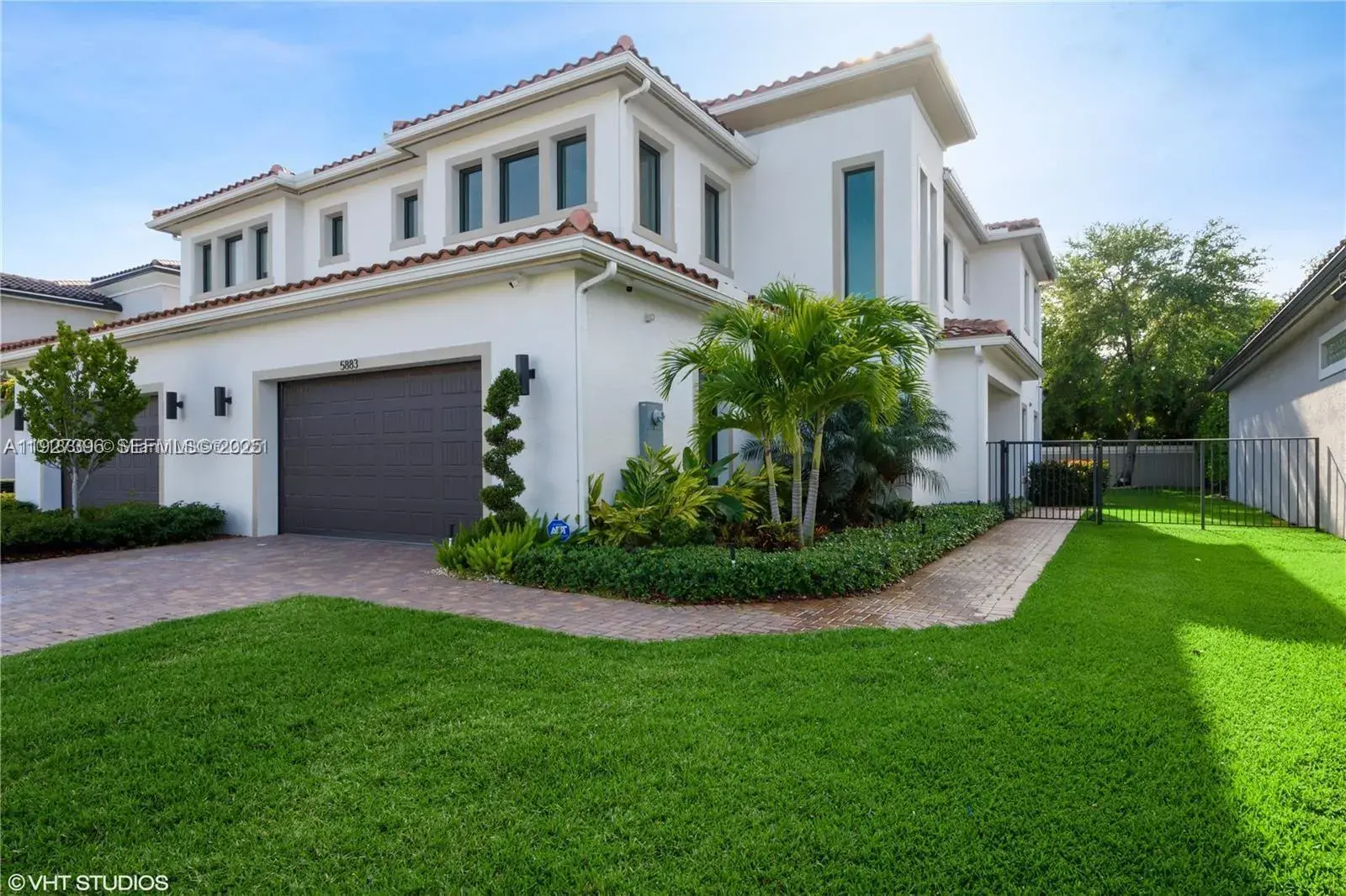 4 bedroom 4 bath Residential for sale at 5883 W Brookfield Cir W, Hollywood FL 33312