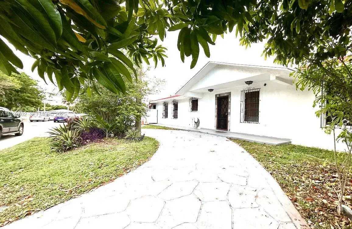 5 bedroom 3 bath Residential for sale at 598 SW 121st Ave, Miami FL 33184