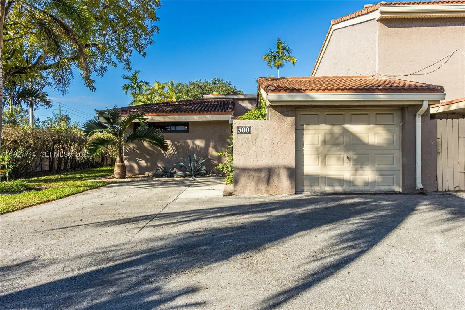 2 bedroom 2 bath Residential for sale at 500 Bonnie Brae Way # 17, Hollywood FL 33021