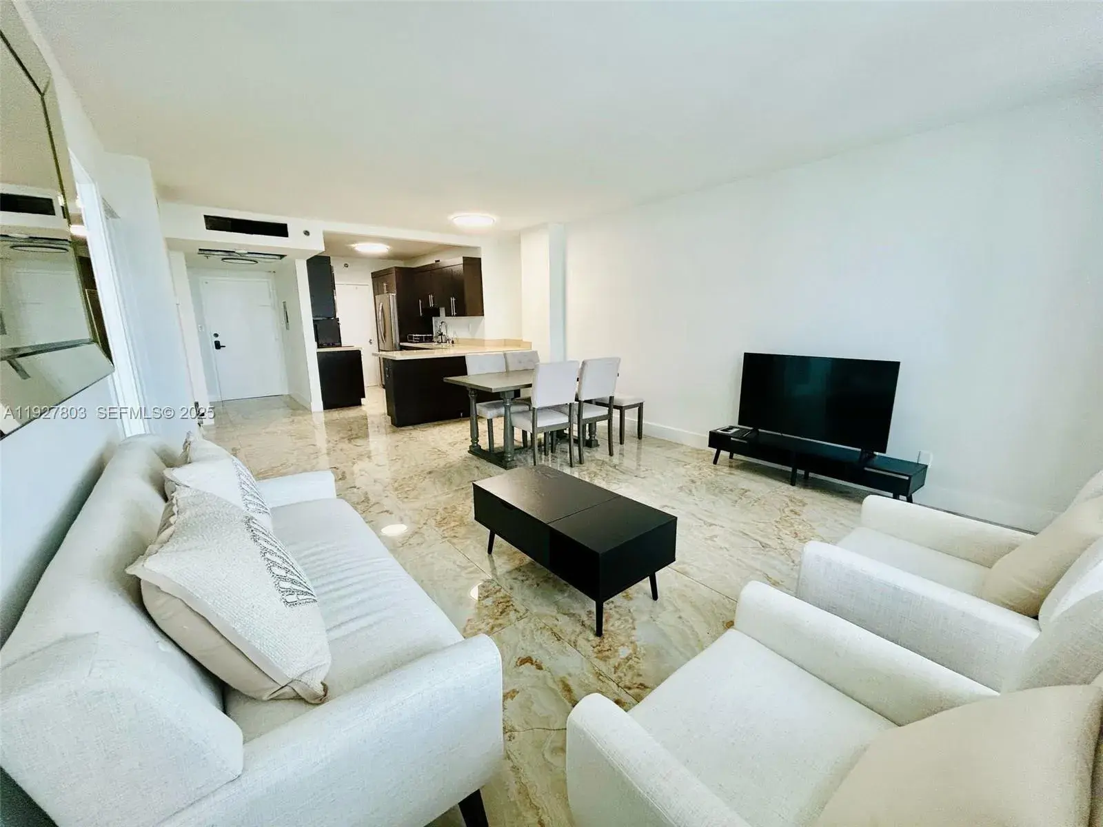 1 bedroom 1 bath Residential for sale at 100 Lincoln Rd # 722, Miami Beach FL 33139