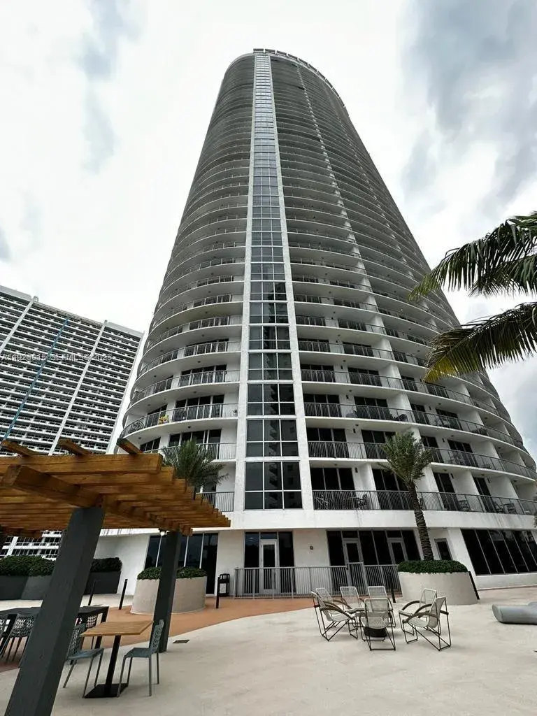 1 bedroom 1 bath Residential for sale at 1750 N Bayshore Dr # 3109, Miami FL 33132