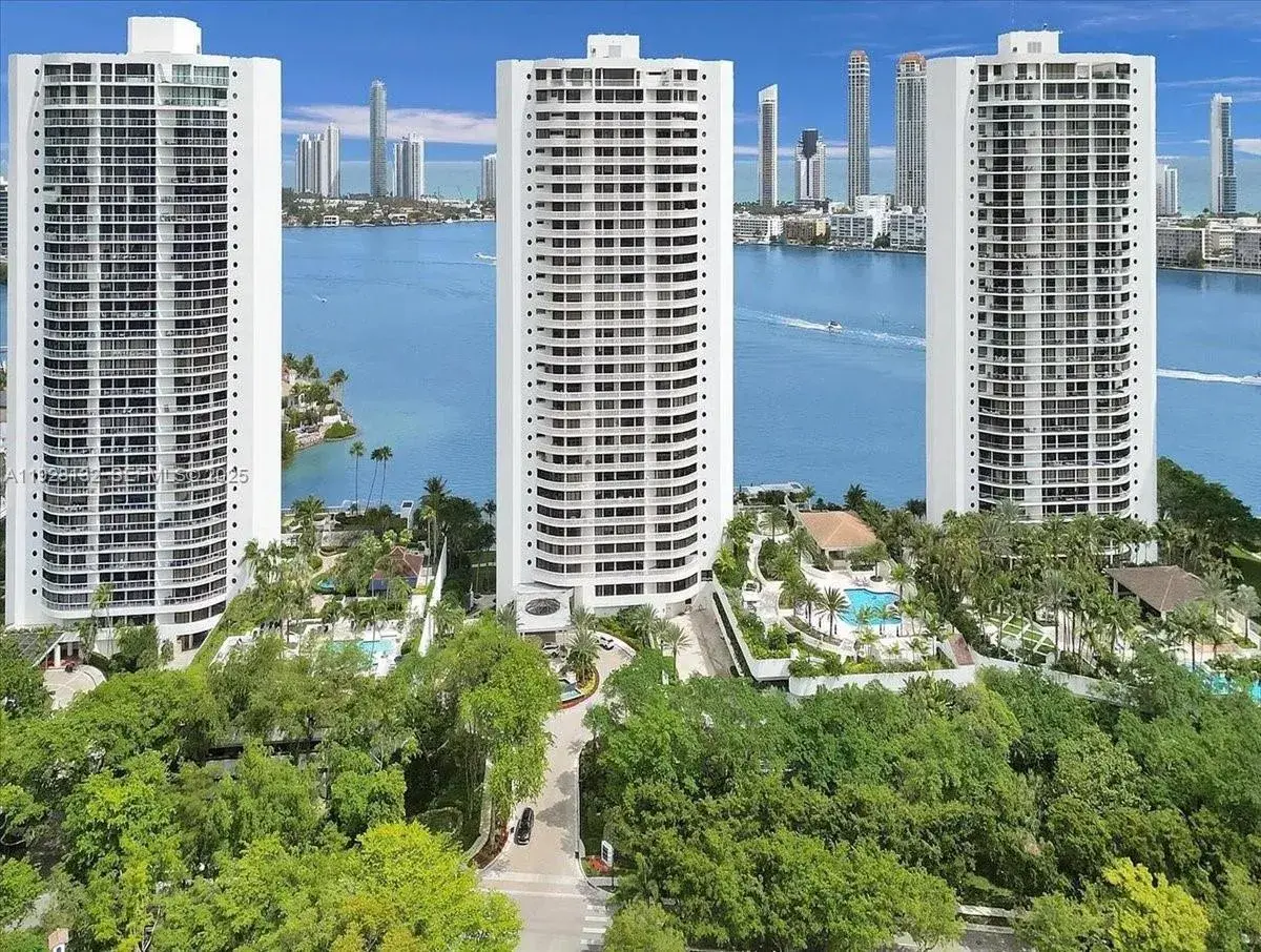 3 bedroom 3 bath Residential for sale at 3000 Island Blvd # 2802, Aventura FL 33160