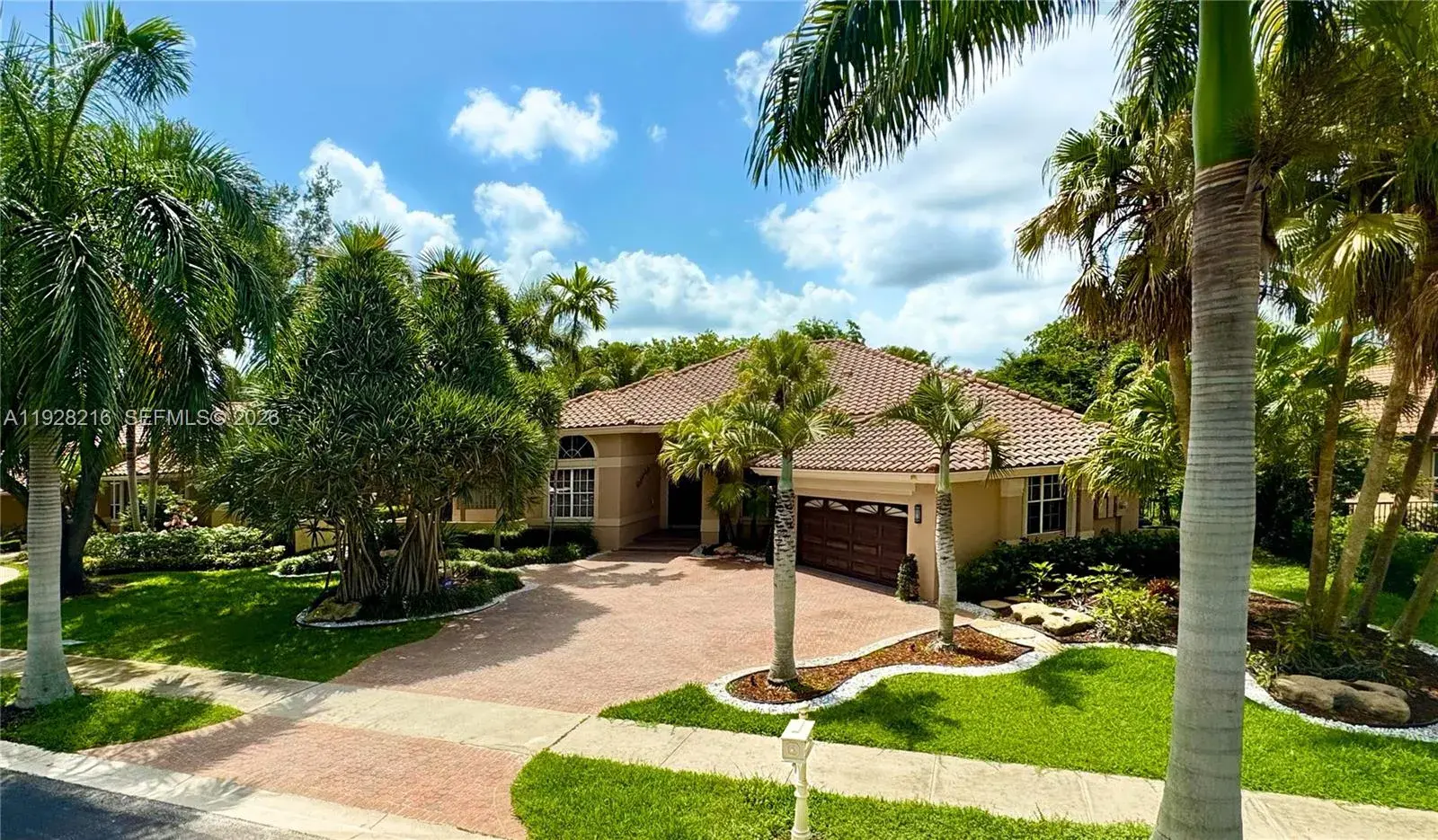 5 bedroom 3 bath Residential for sale at 375 Sabal Way, Weston FL 33326