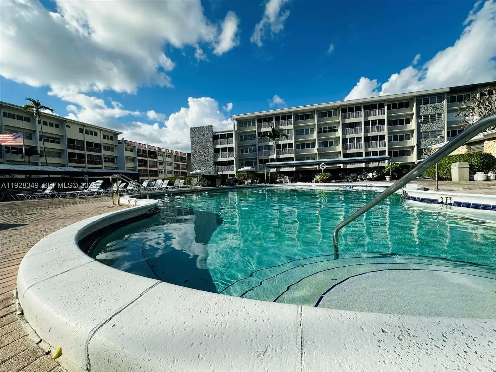 330 SE 2nd St # 404G, Hallandale Beach FL 33009