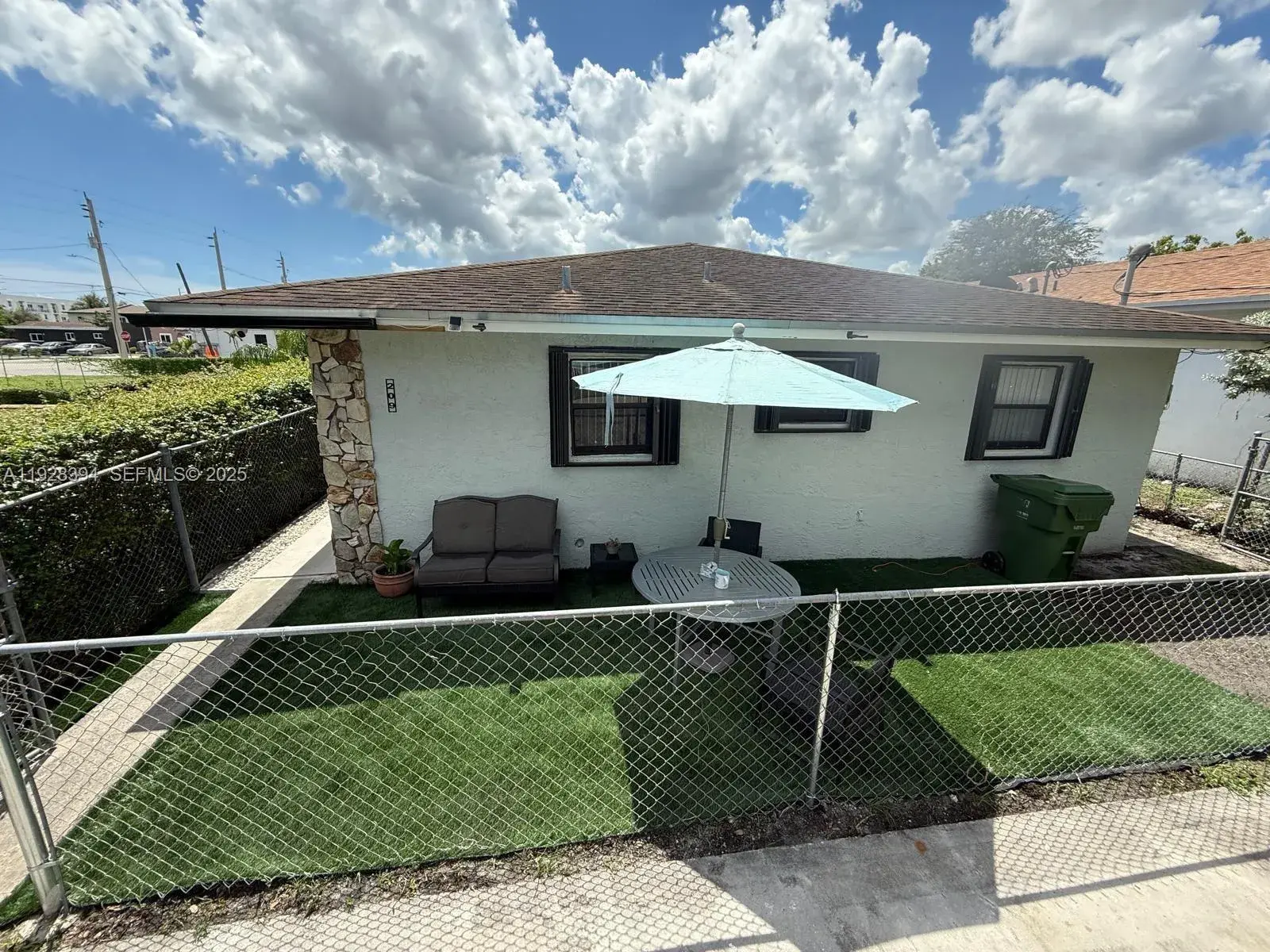 2 bedroom 1 bath Residential Lease for rent at 209 NW 7th CT # 2, Hallandale Beach FL 33009