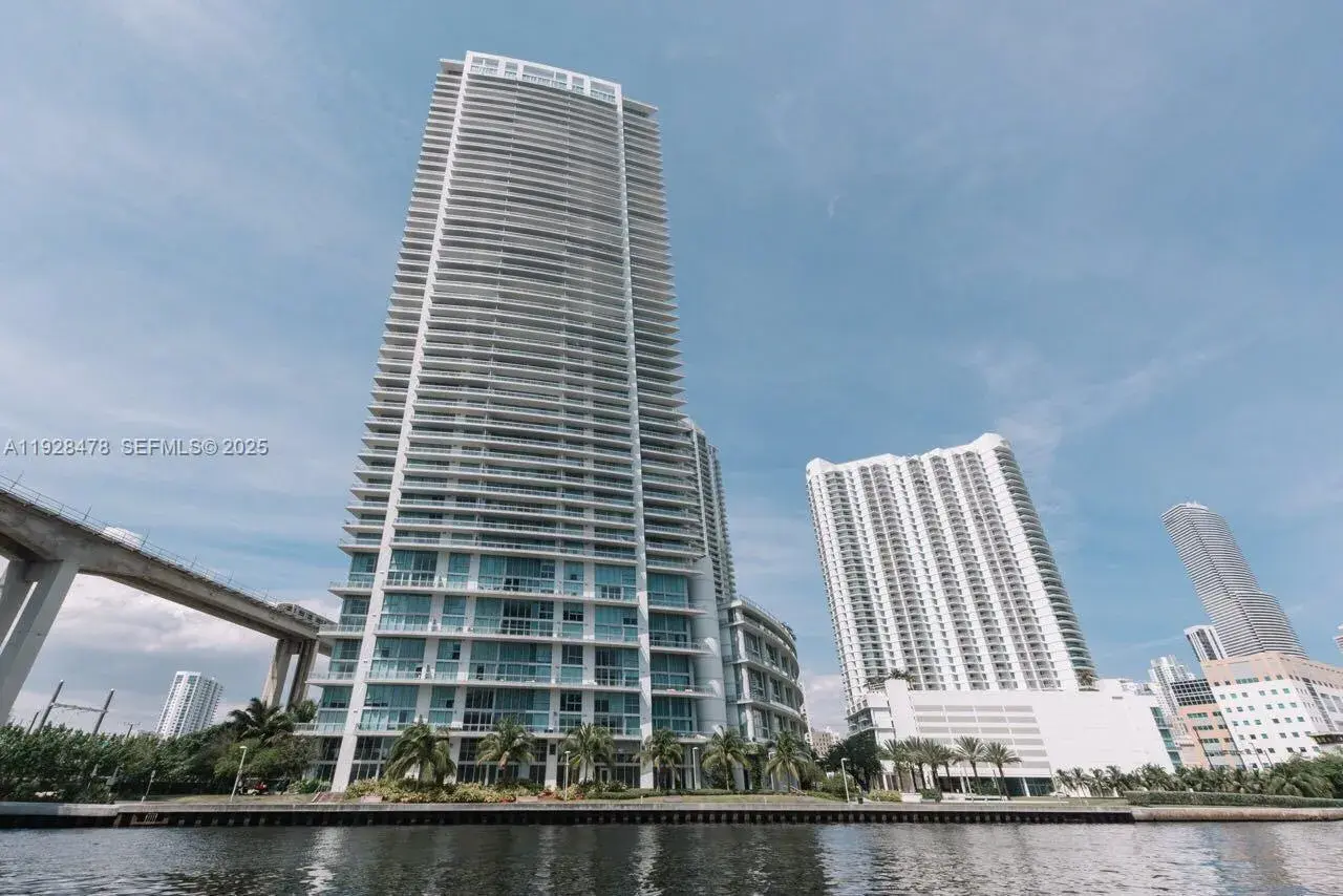 2 bedroom 2 bath Residential for sale at 92 SW 3RD St # 1512, Miami FL 33130