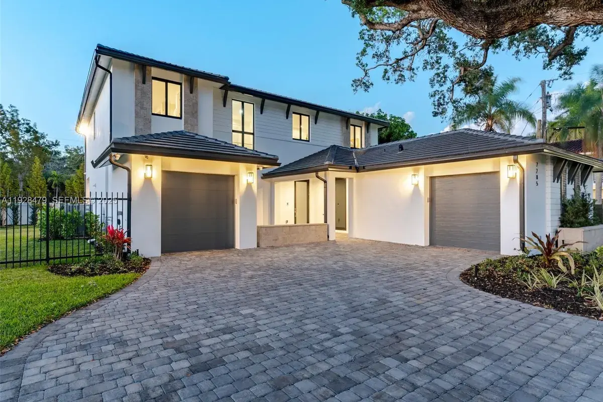 7285 SW 72nd Ter, Miami FL 33143