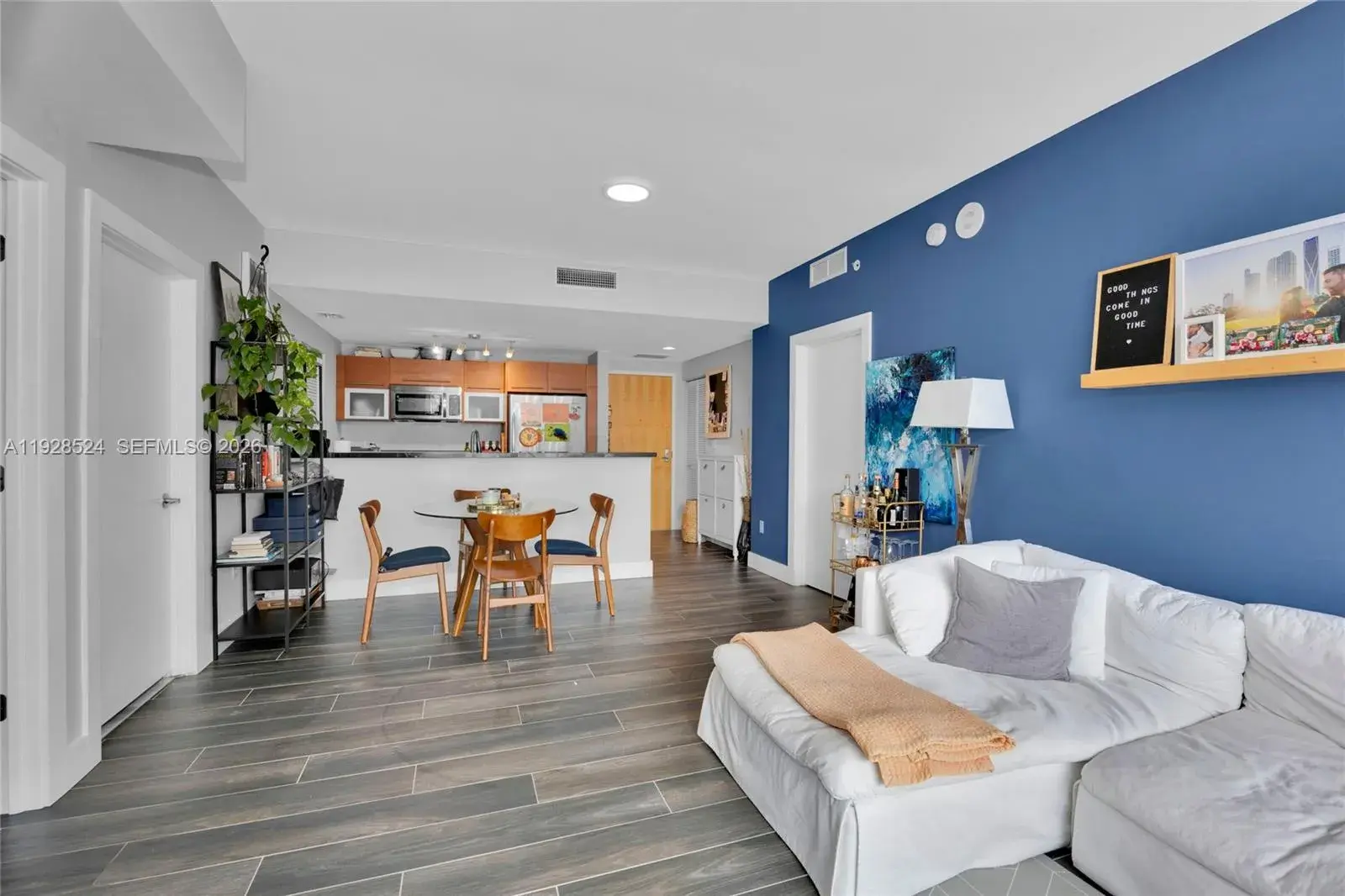 253 NE 2nd St # 1710, Miami FL 33132