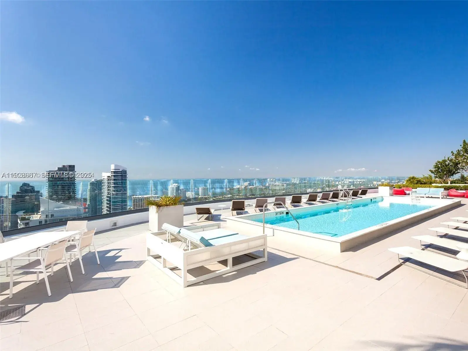 1 bedroom 2 bath Residential for sale at 45 SW 9th St # 2805, Miami FL 33130