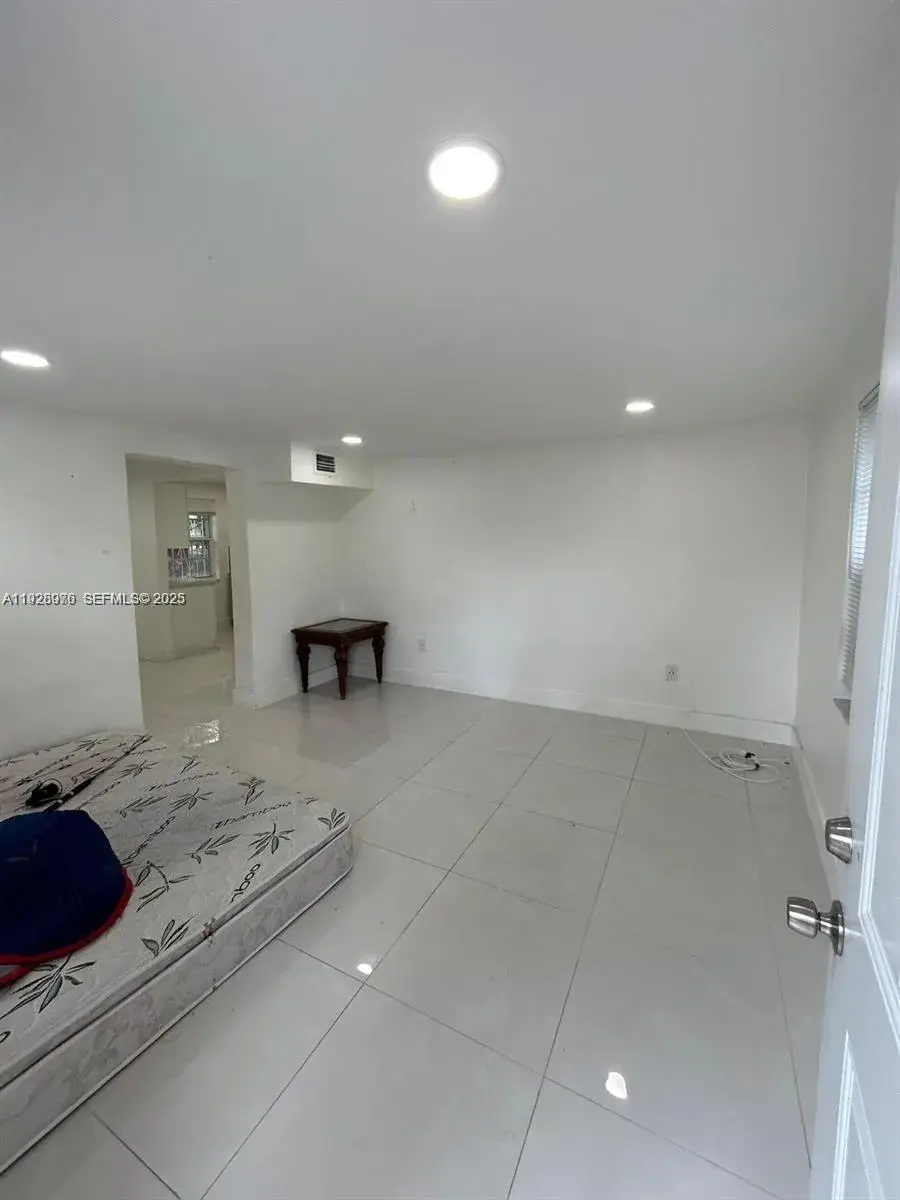 407 NW 33rd St # 3, Miami FL 33127
