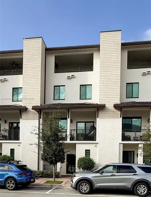 4654 NW 84th Ave, Doral FL 33166