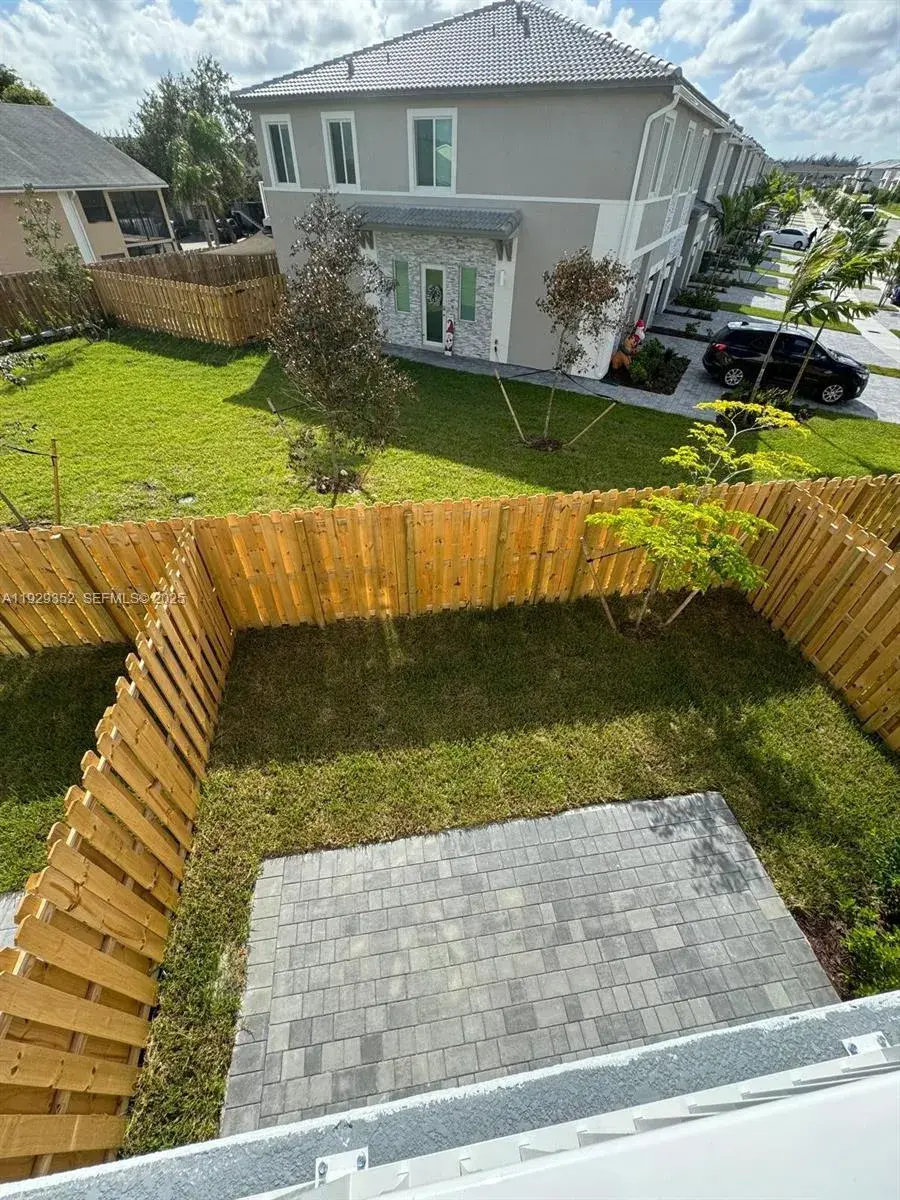 724 SE 13th St Cir, Homestead FL 33034