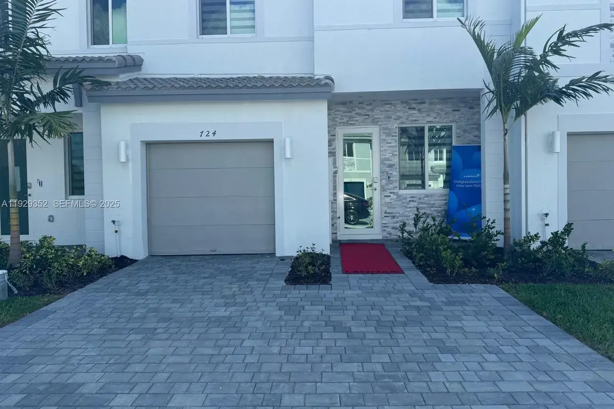 724 SE 13th St Cir, Homestead FL 33034