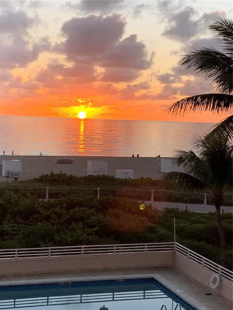 1 bedroom 1 bath Residential for sale at 345 Ocean Dr # 414, Miami Beach FL 33139