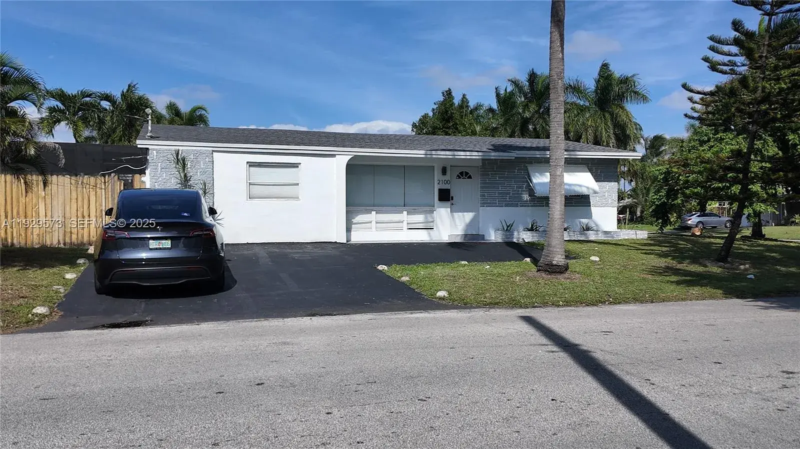 3 bedroom 2 bath Residential for sale at 2100 N 57th Way, Hollywood FL 33021