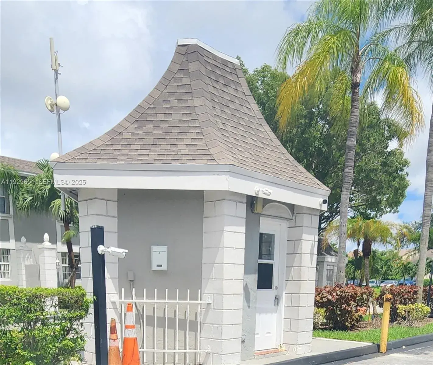 466 NE 210th Cir Ter # 10, Miami FL 33179 photo 2
