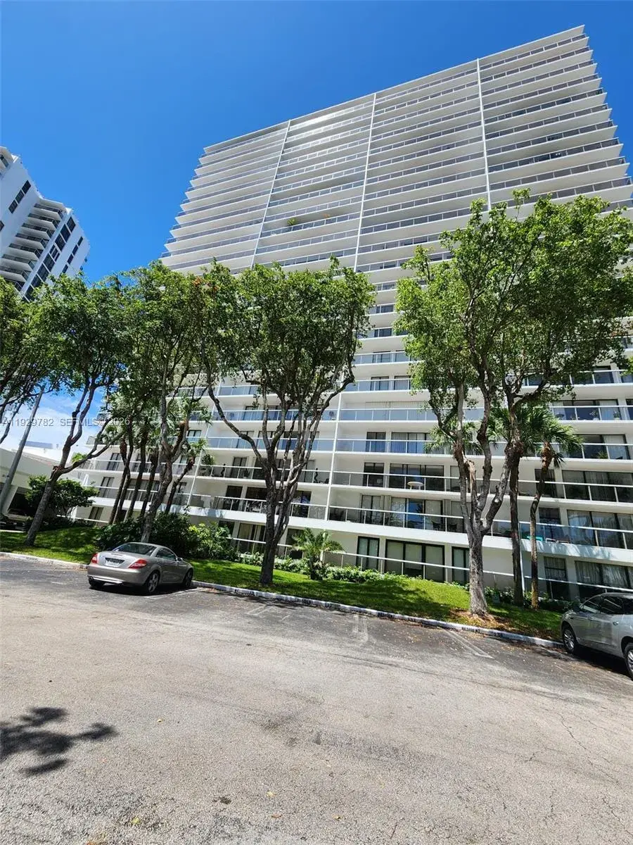 2 bedroom 2 bath Residential Lease for rent at 3701 N Country Club Dr # 2204, Aventura FL 33180