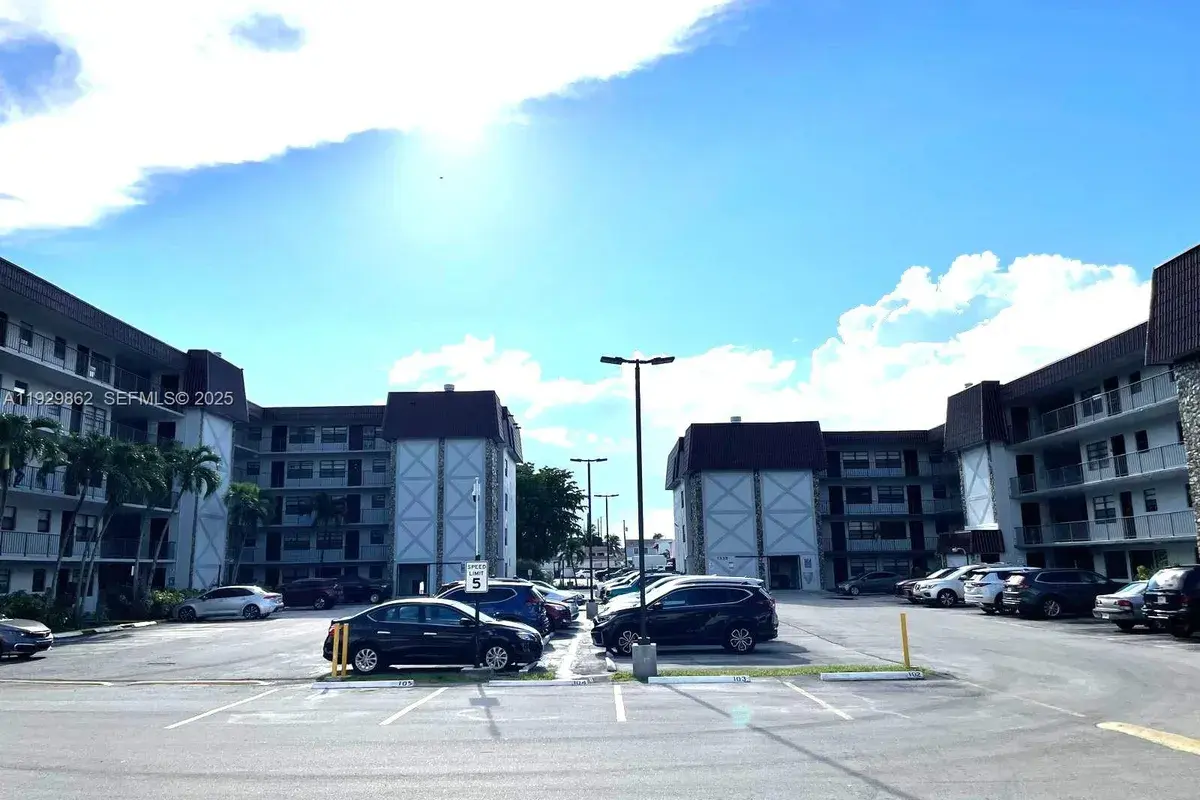 1335 W 68th St # 106, Hialeah FL 33014