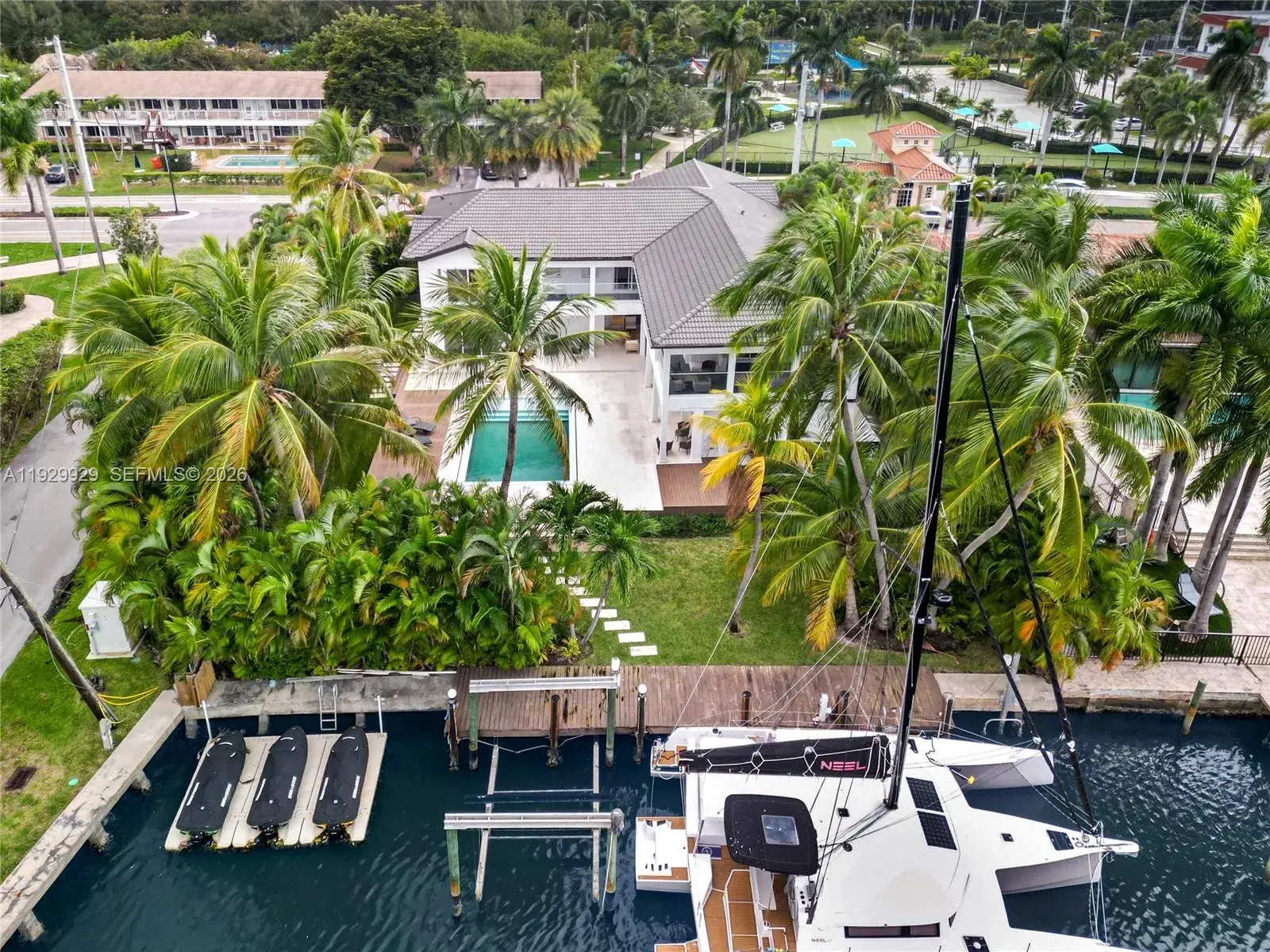 6 bedroom 7 bath Residential for sale at 431 Layne Blvd, Hallandale Beach FL 33009