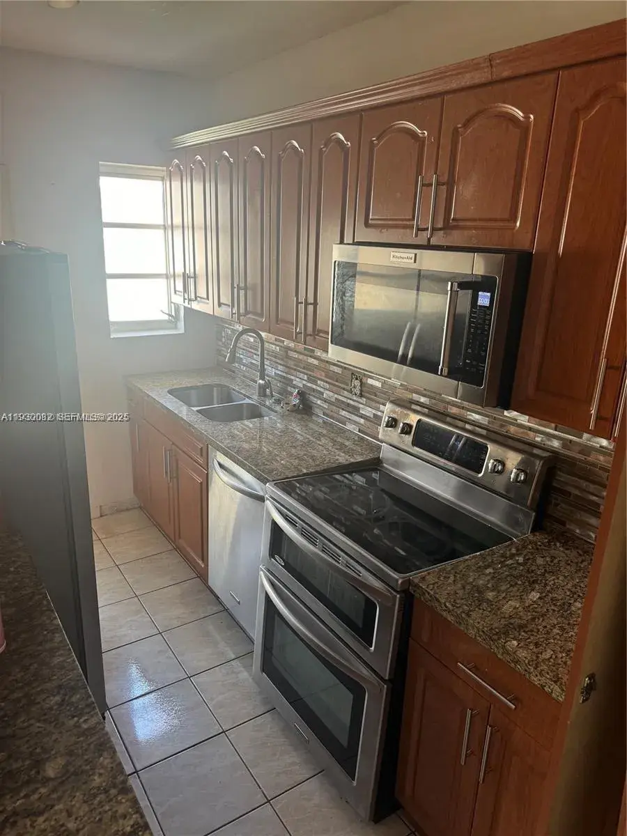 5147 NW 1st St, Miami FL 33126