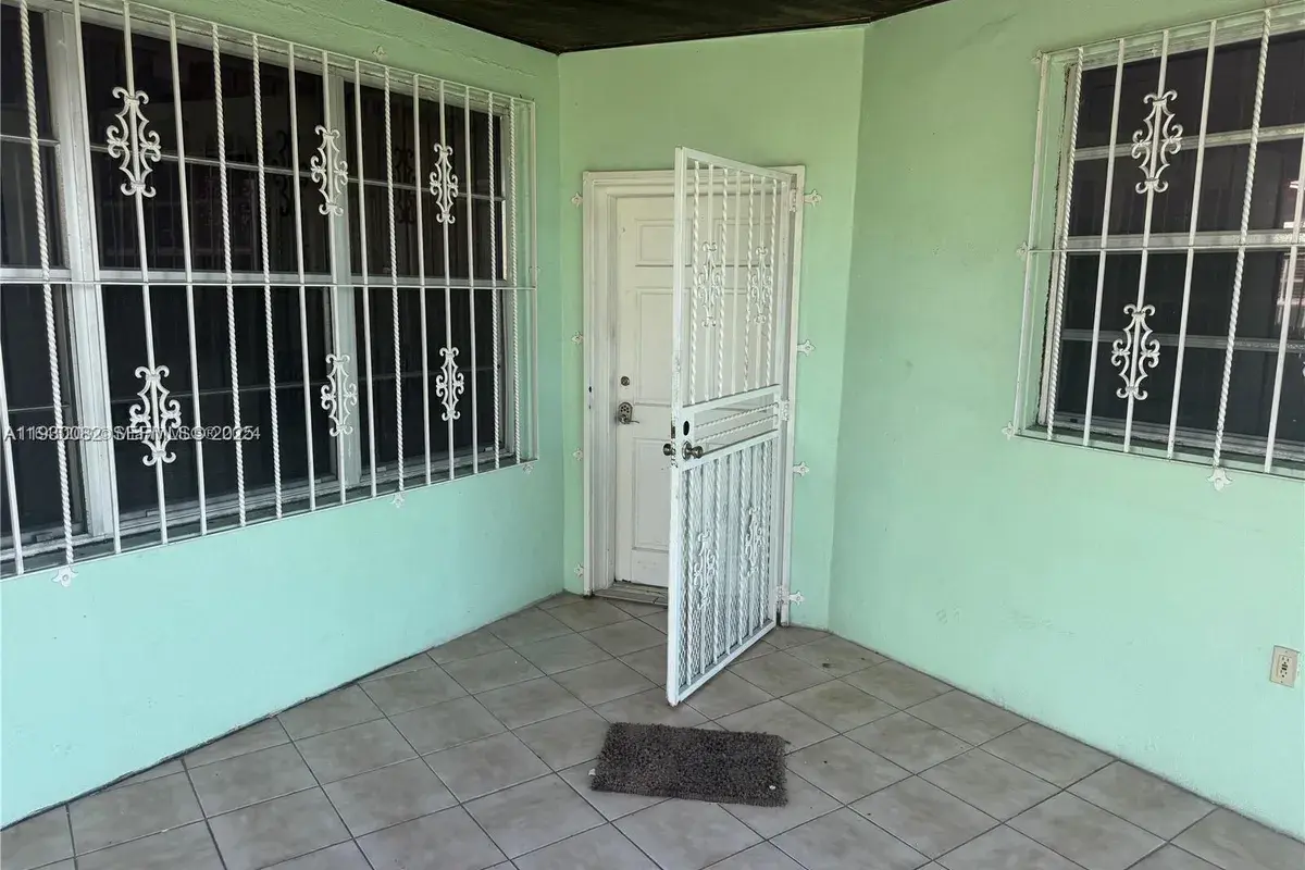 5147 NW 1st St, Miami FL 33126