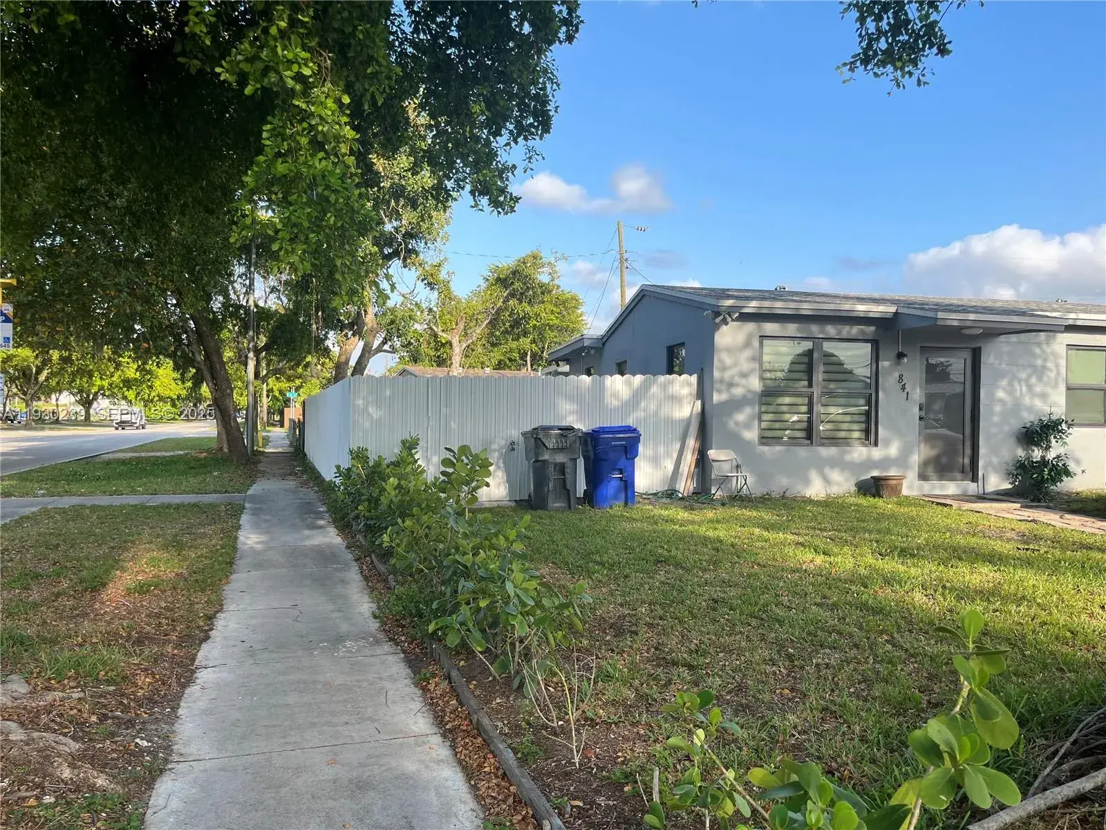 2 bedroom 2 bath Residential for sale at 841 N 69th Ave, Hollywood FL 33024