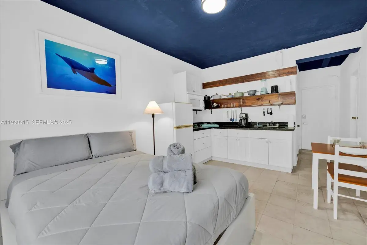 255 W 24th St # 302, Miami Beach FL 33140