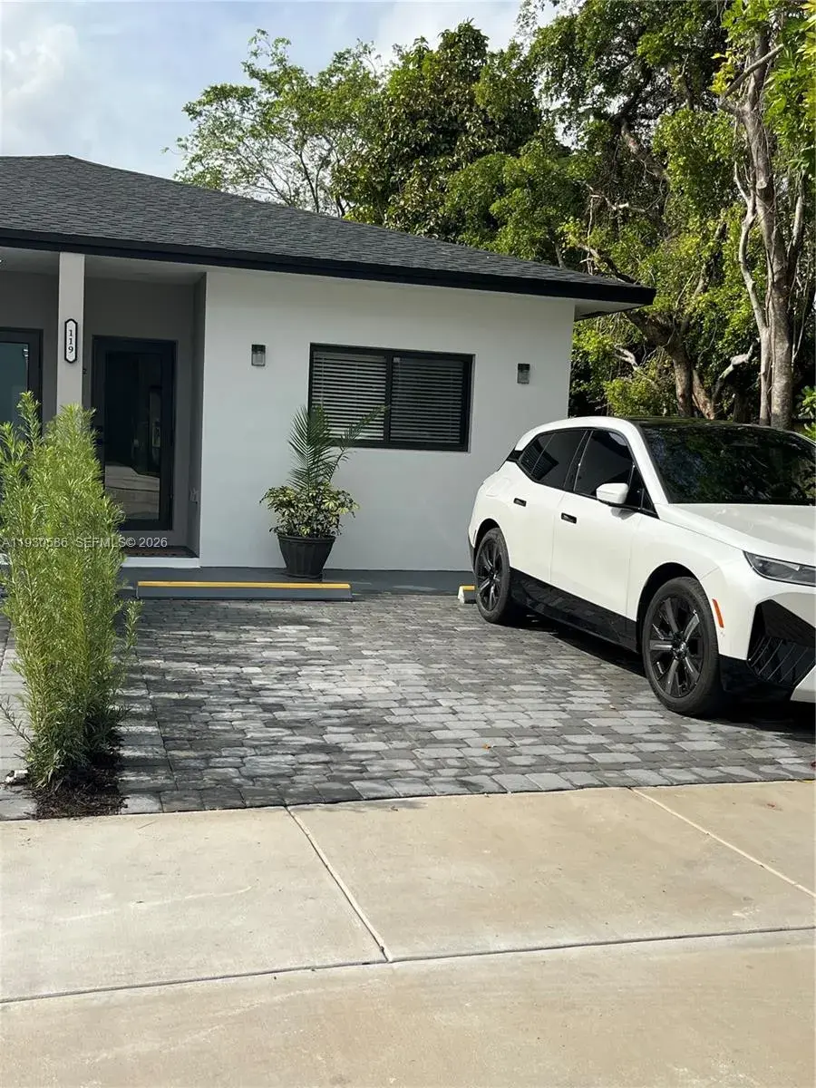 3 bedroom 2 bath Residential Lease for rent at 119 NW 5th Ave # 1, Hallandale Beach FL 33009
