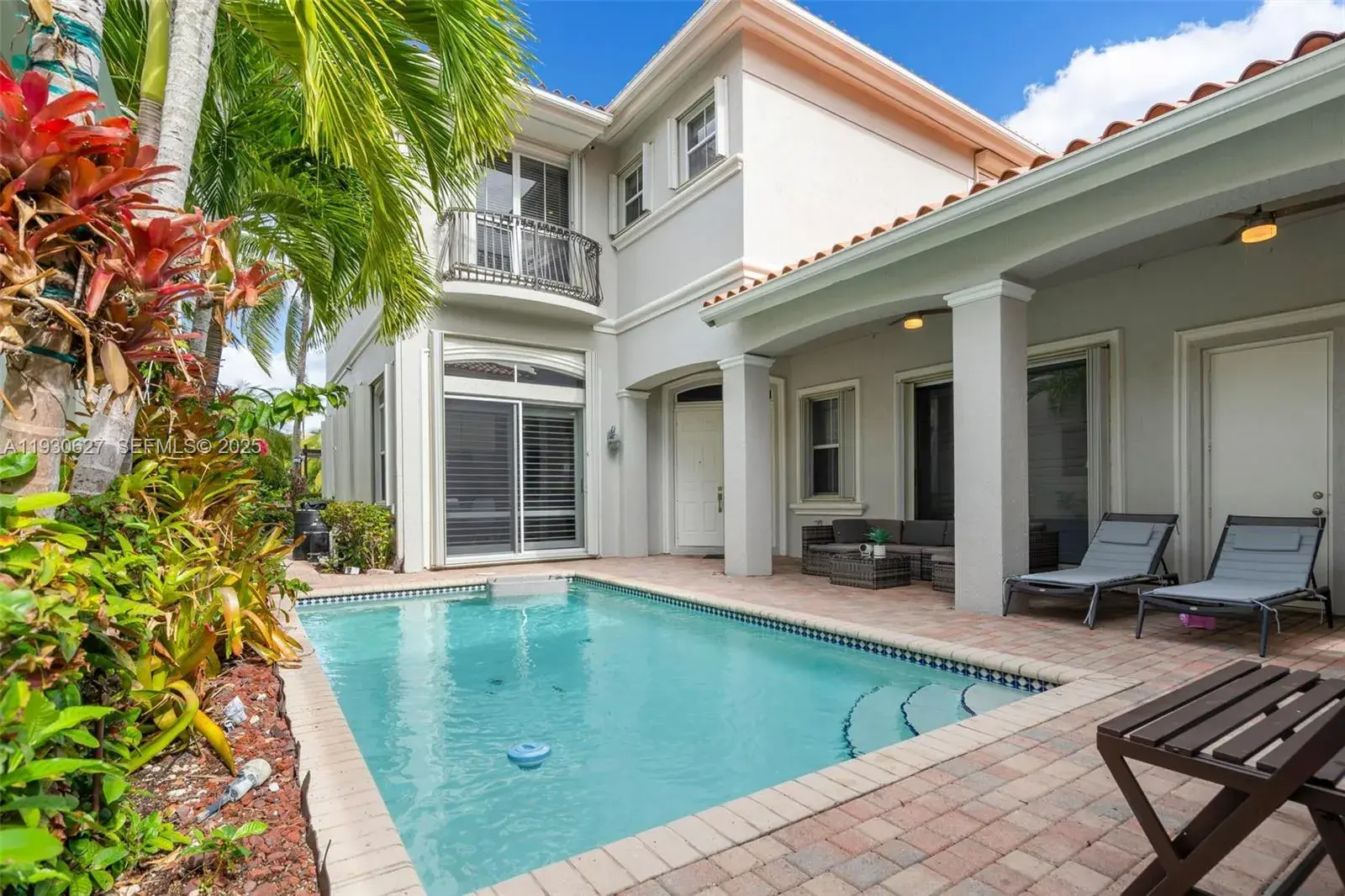 5 bedroom 4 bath Residential for sale at 1091 Waterside Ln, Hollywood FL 33019