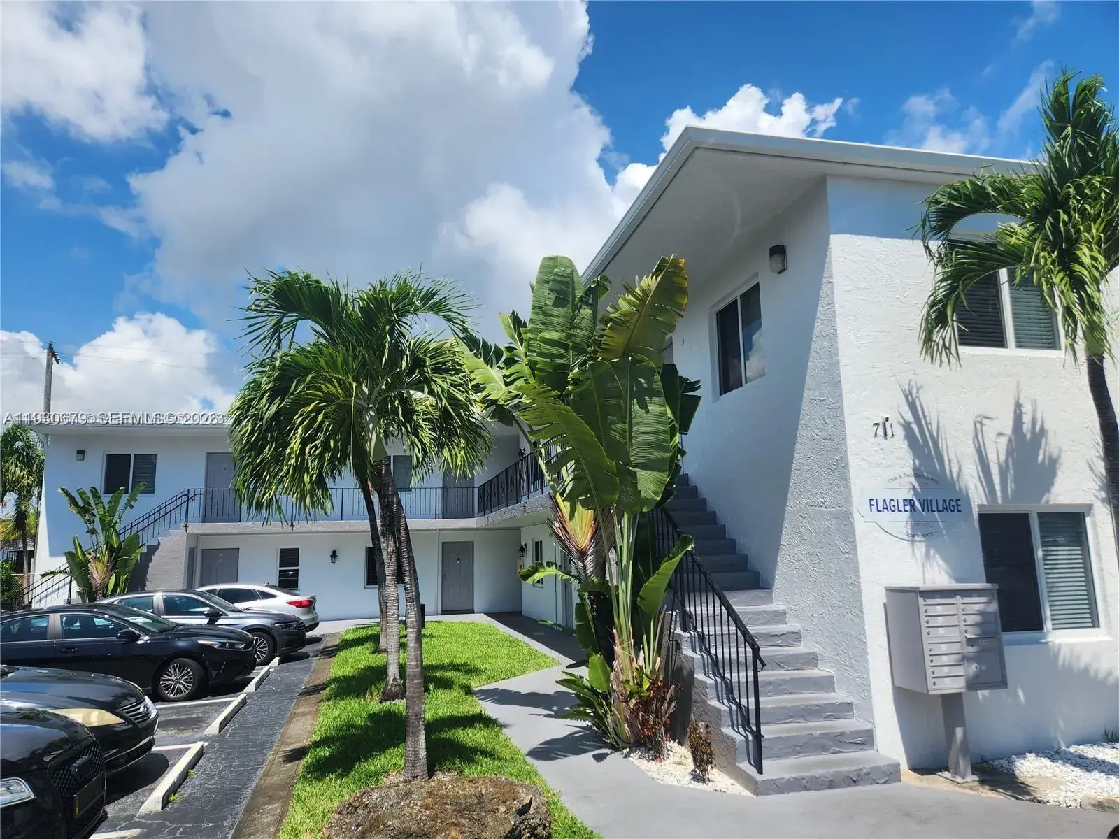 2 bedroom 1 bath Residential Lease for rent at 711 NE 2nd Ave # 102, Fort Lauderdale FL 33304