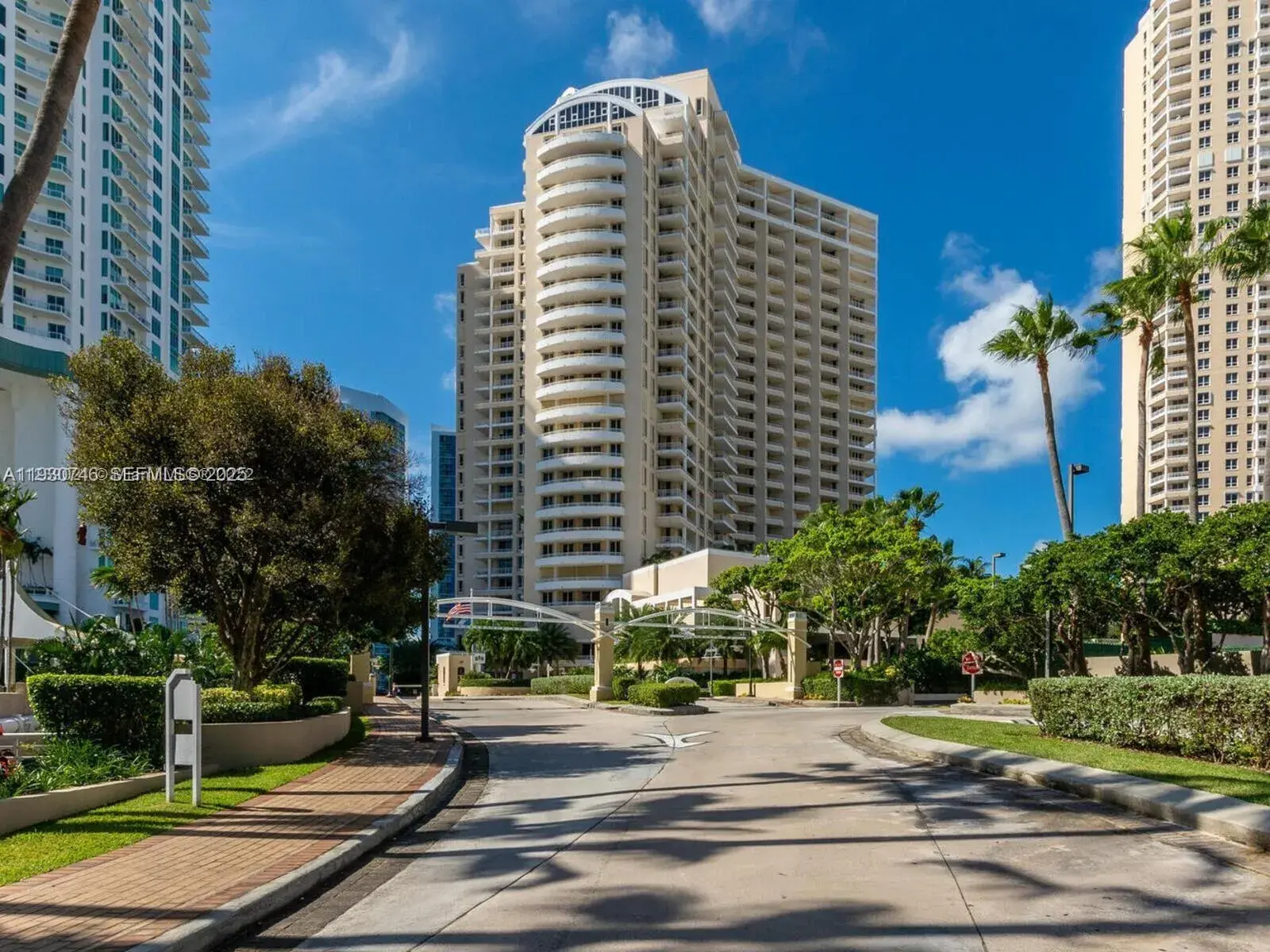 1 bedroom 1 bath Residential for sale at 888 Brickell Key Dr # 601, Miami FL 33131