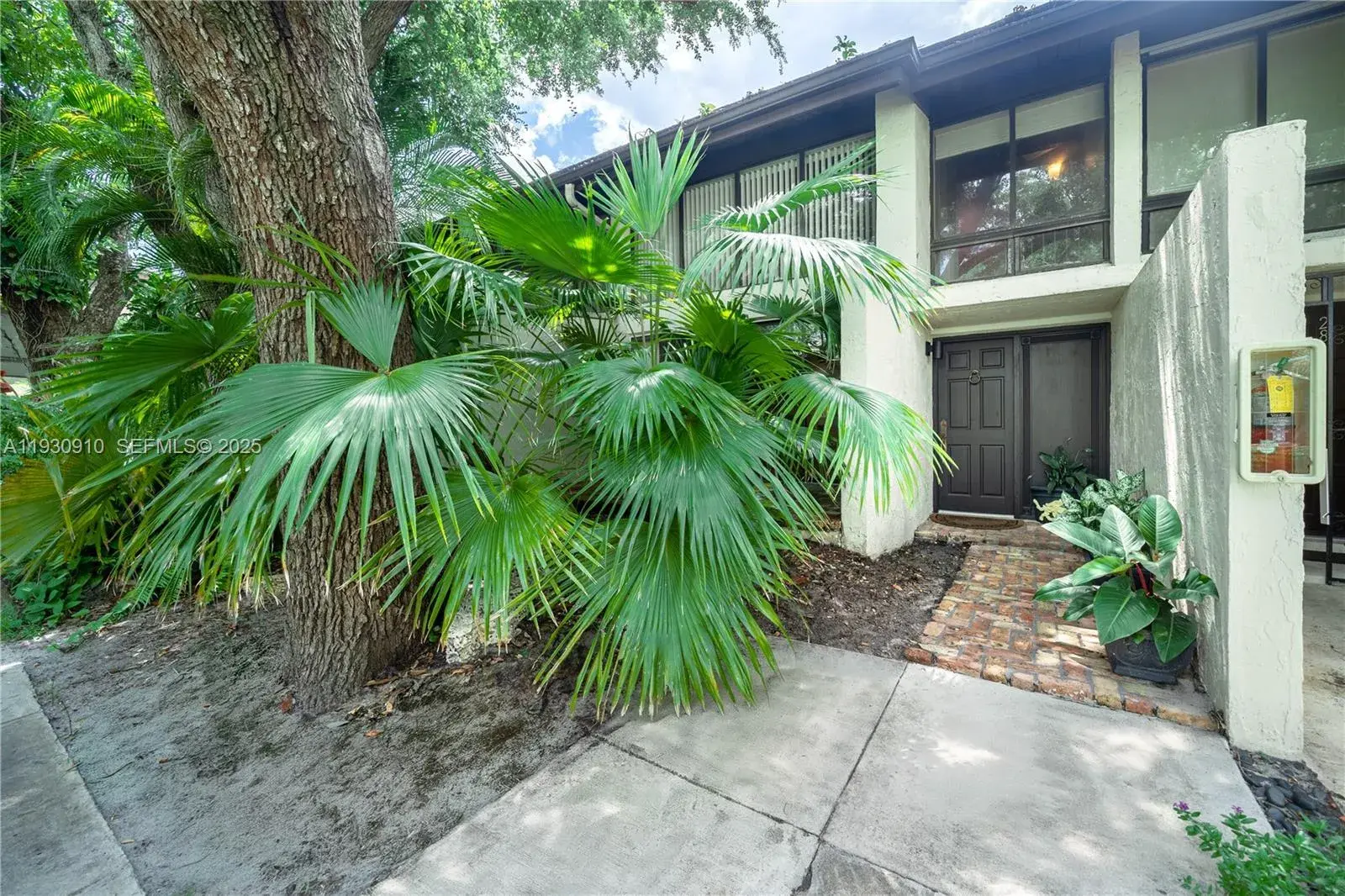 3 bedroom 2 bath Residential for sale at 19212 NE 25th Ave # 283D, Miami FL 33180
