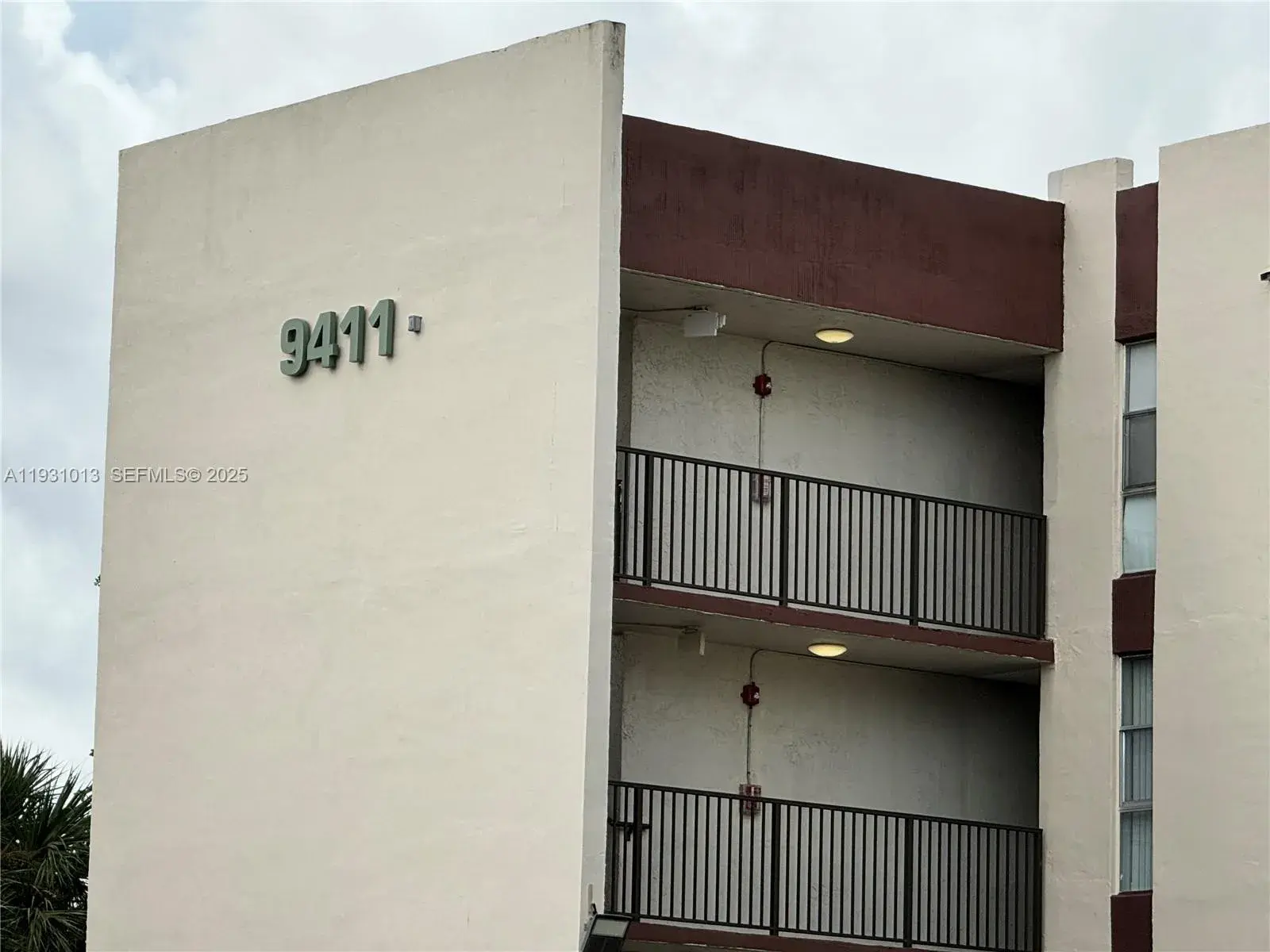 2 bedroom 2 bath Residential for sale at 9411 SW 4th St # 111, Miami FL 33174