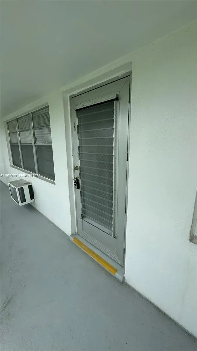 1 bedroom 1 bath Residential for sale at 163 Coventry G # 163, West Palm Beach FL 33417
