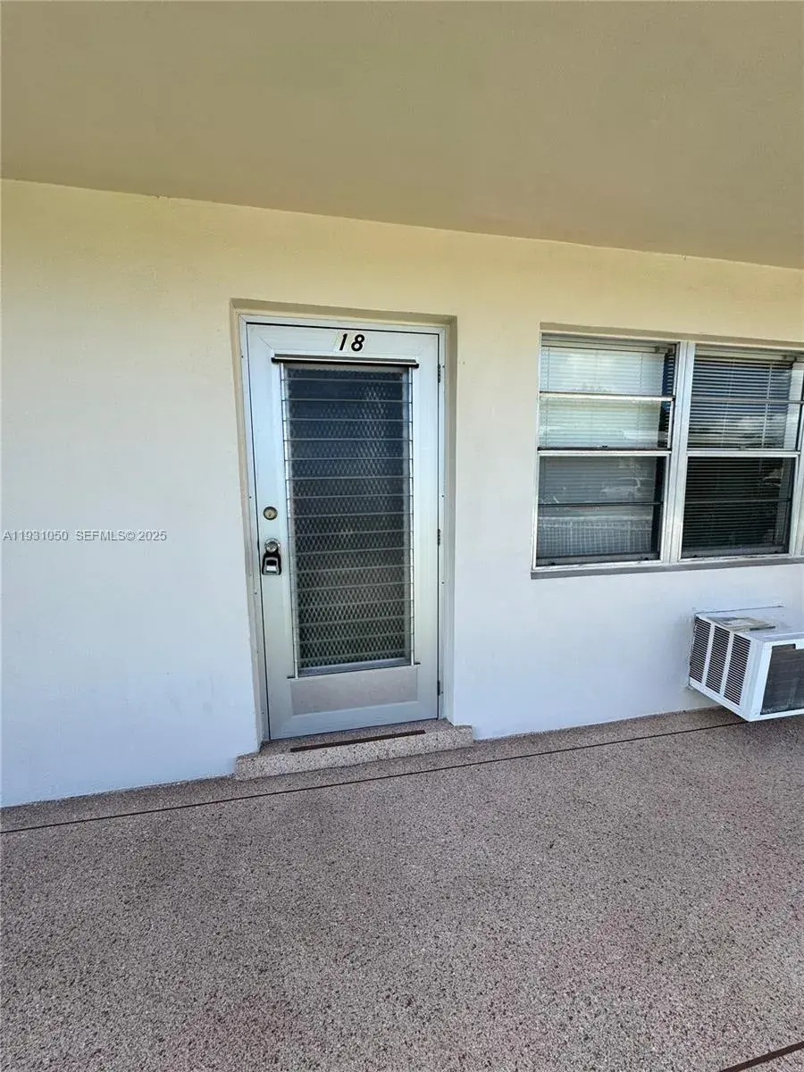 1 bedroom 1 bath Residential for sale at 18 Hastings B # 18, West Palm Beach FL 33417