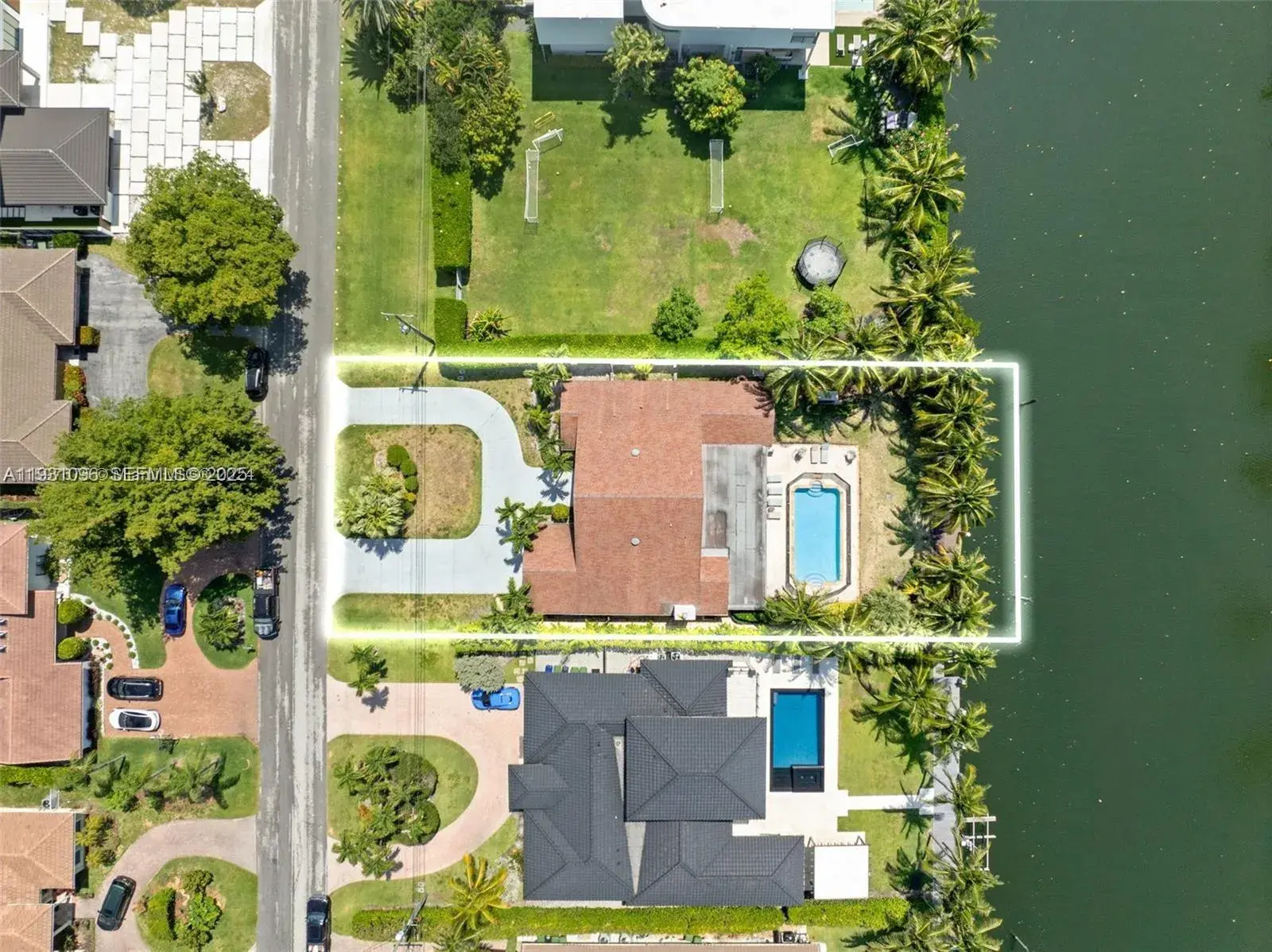 5 bedroom 3 bath Residential for sale at 413 Holiday, Hallandale Beach FL 33009