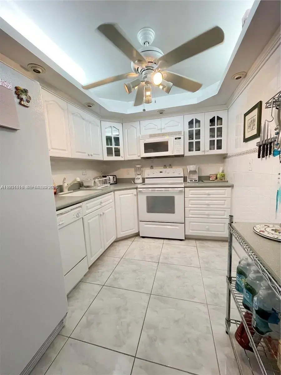 3180 S Ocean Dr # 204, Hallandale Beach FL 33009